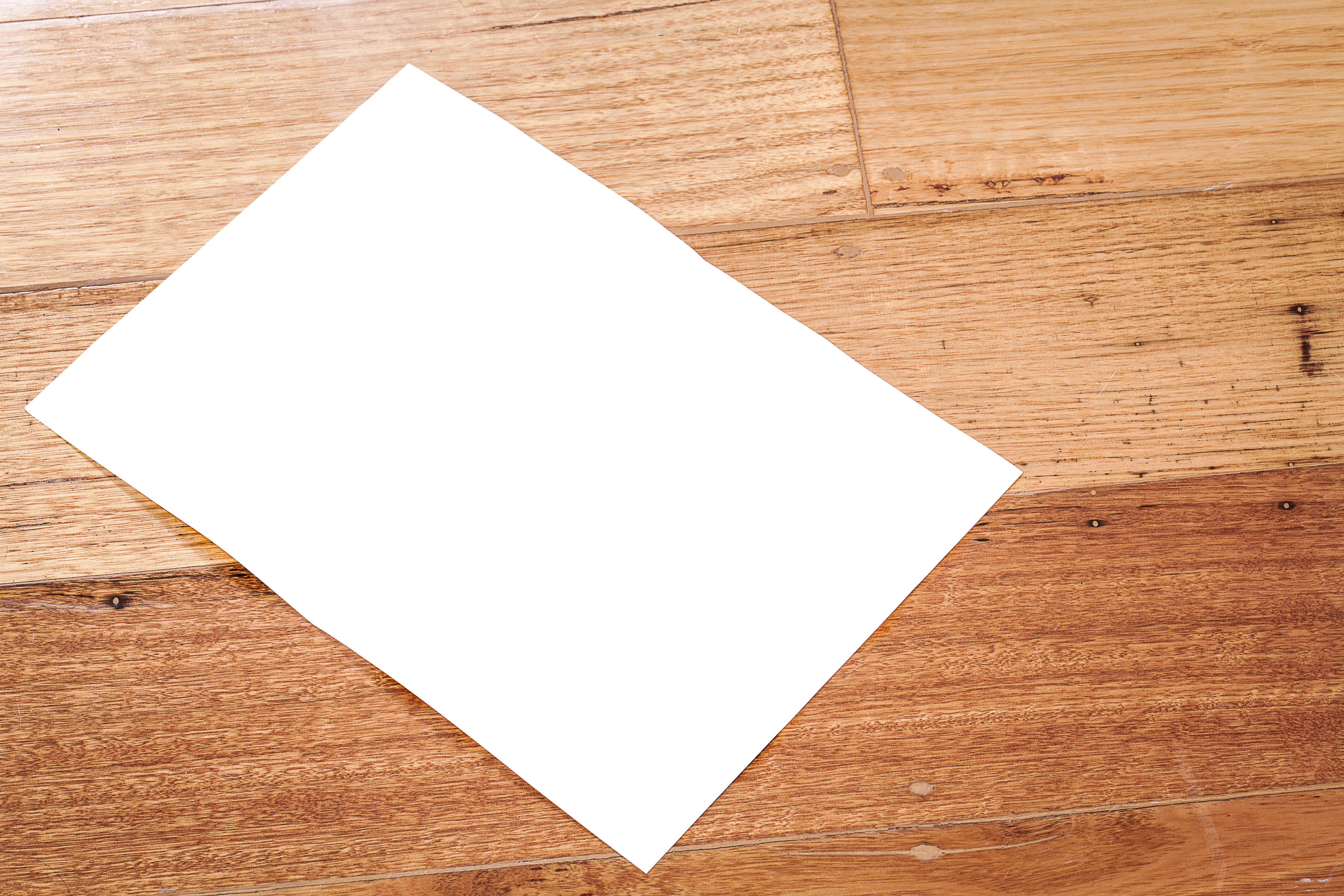 Carta en el suelo. | Foto: Shutterstock