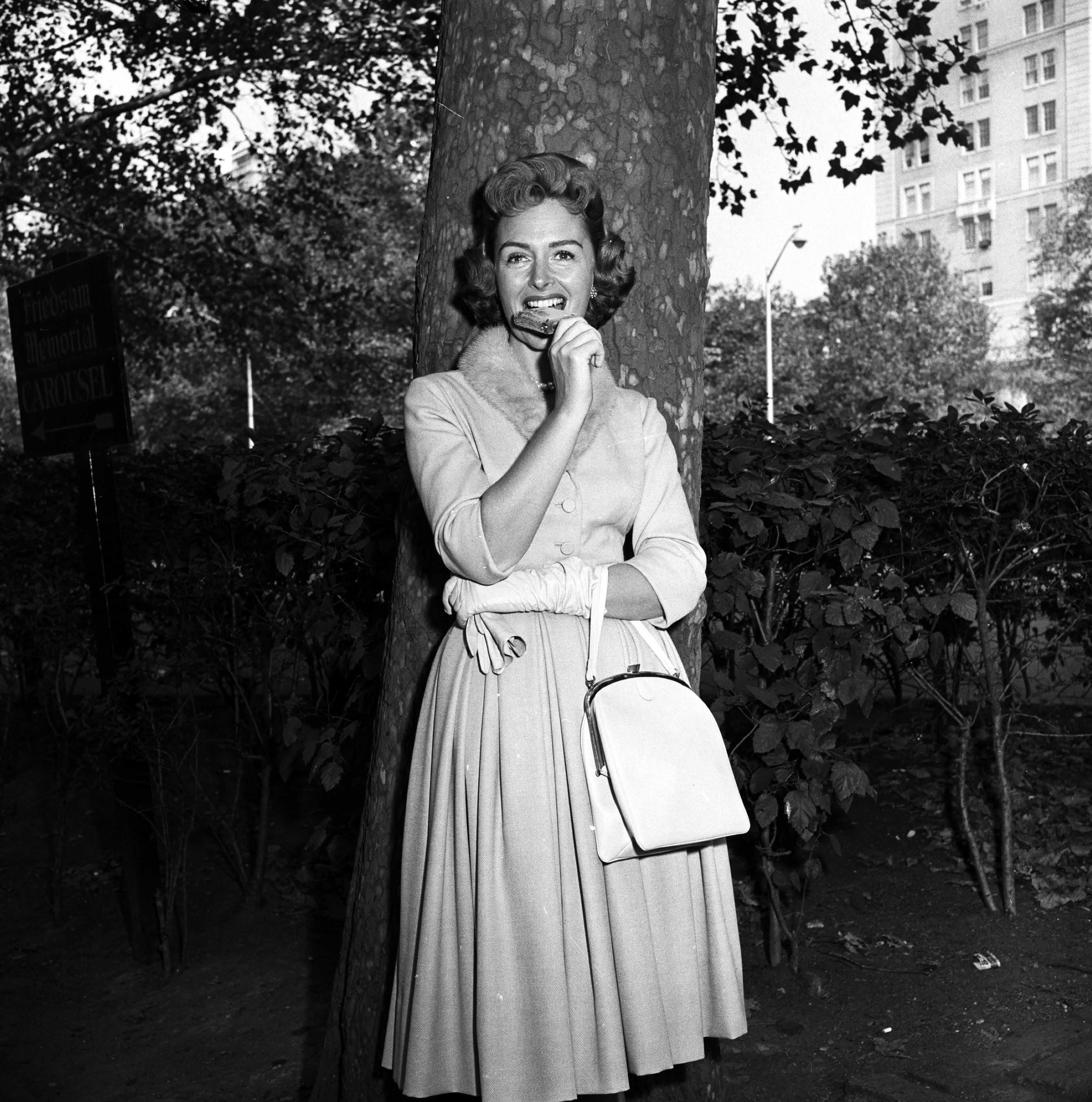 Actress Donna Reed on the set of "The Donna Reed Show" on September 21, 1959. | Source: Getty Images
