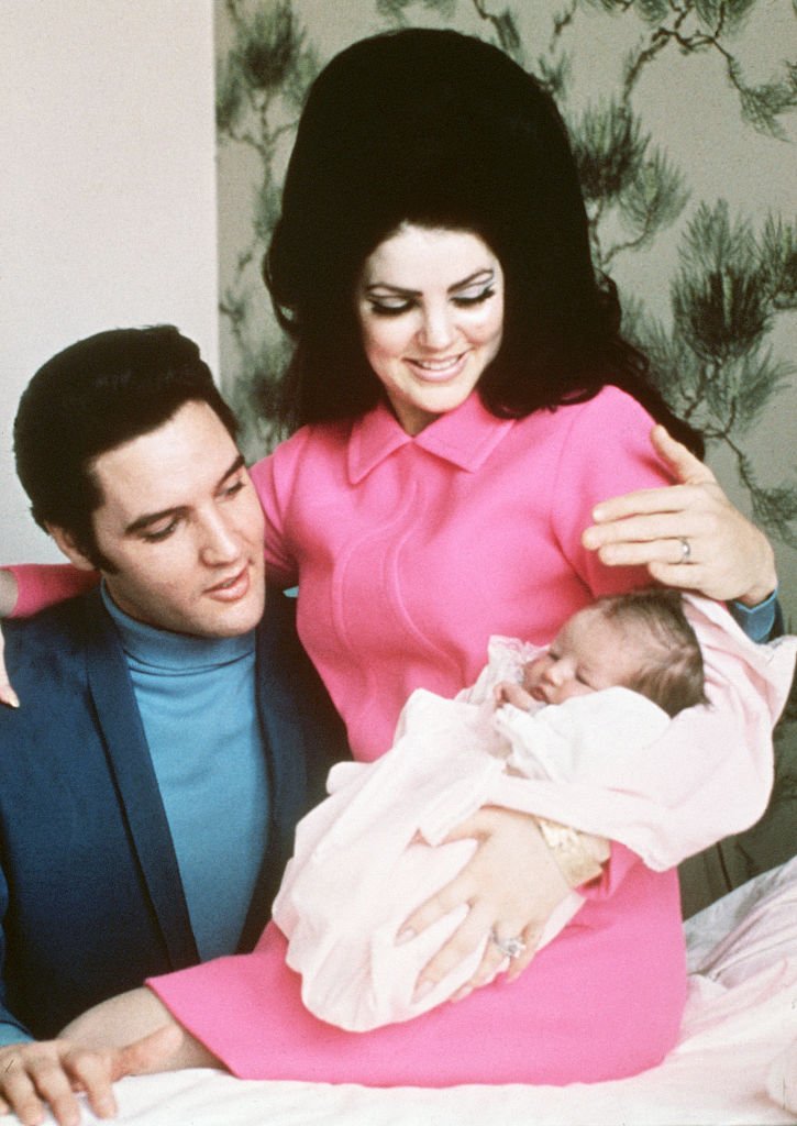 Elvis Presley y Priscilla en Memphis, Tennessee, el 5 de febrero de 1968. | Foto: Getty Images