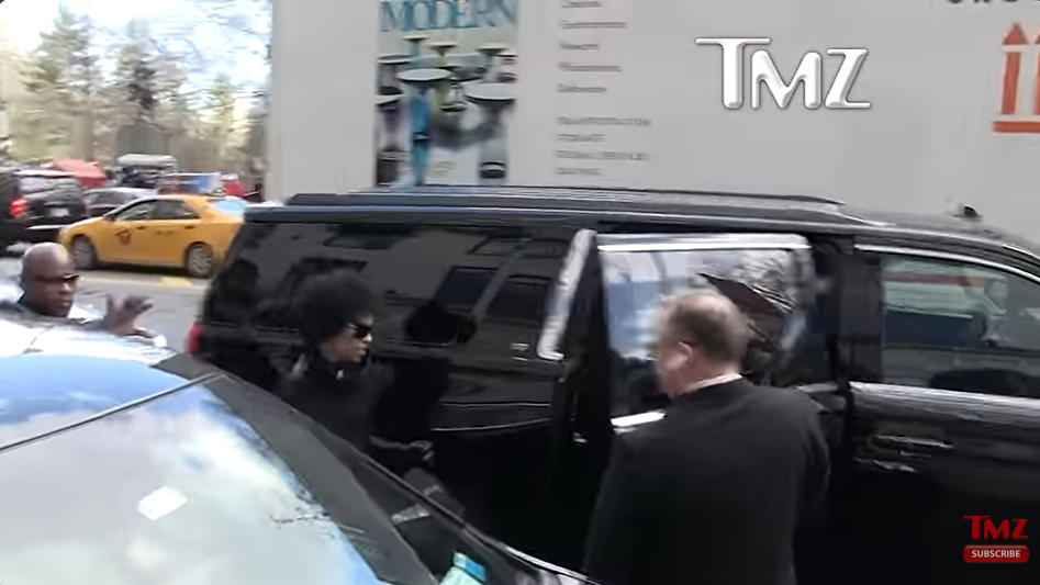 Prince seen leaving Paisley Park with his bodyguard from a video dated April 21, 2016 | Source: YouTube/@TMZ