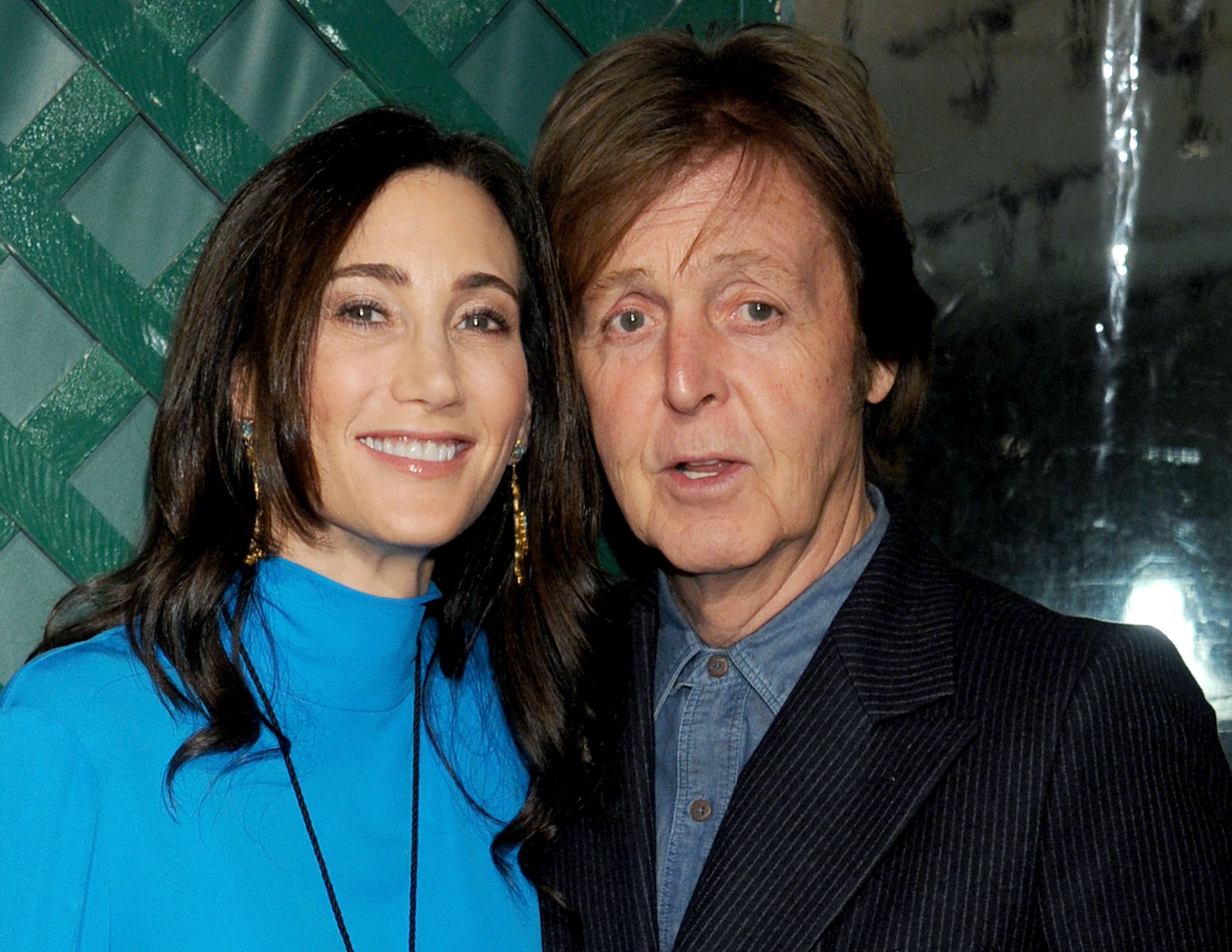 Paul McCartney y su mujer Nancy Shevell en el estreno mundial del vídeo "My Valentine" el 13 de abril de 2012. | Foto: Getty Images