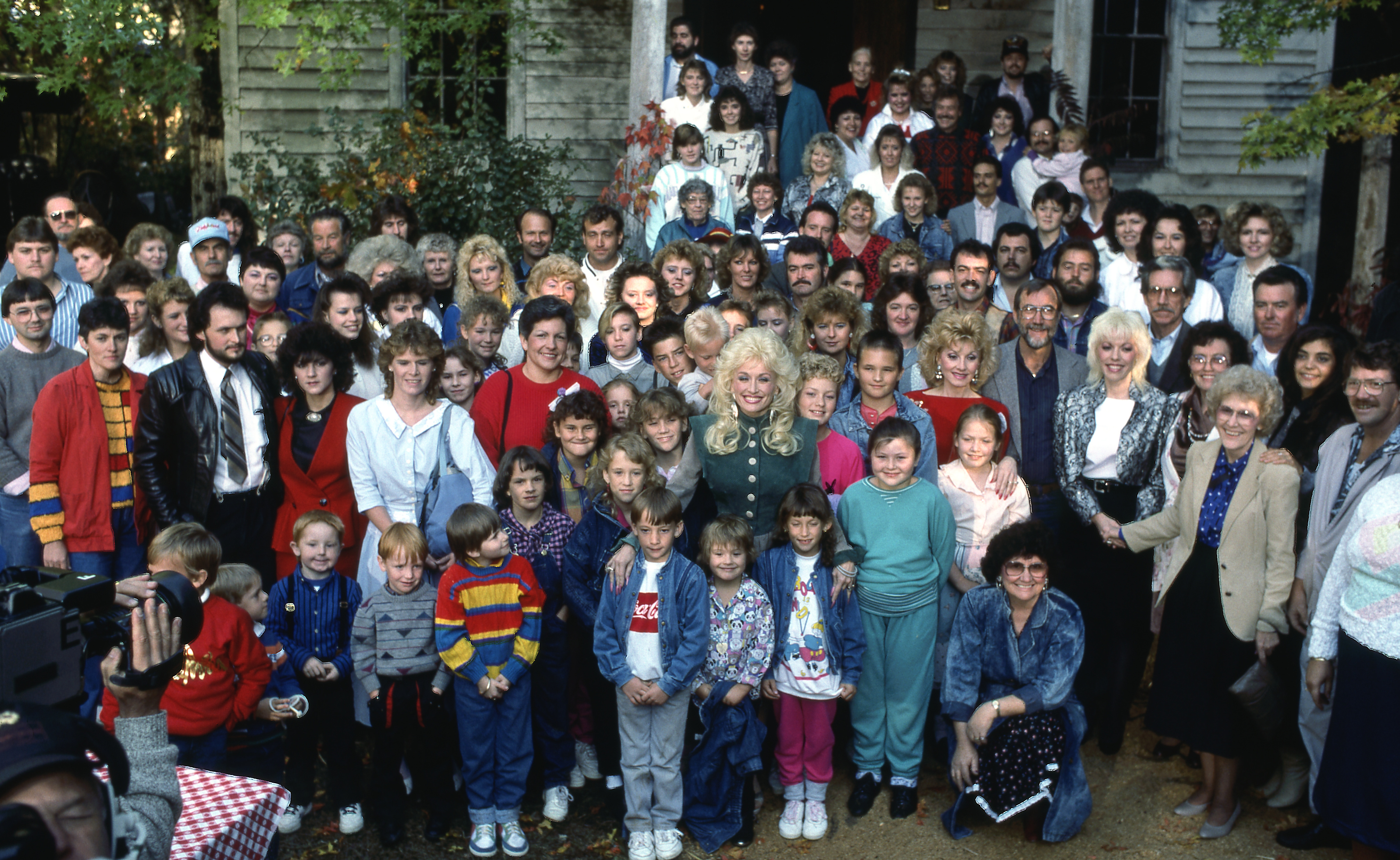 Dolly Parton and others on the "Dolly" set in 1987 | Source: Getty Images