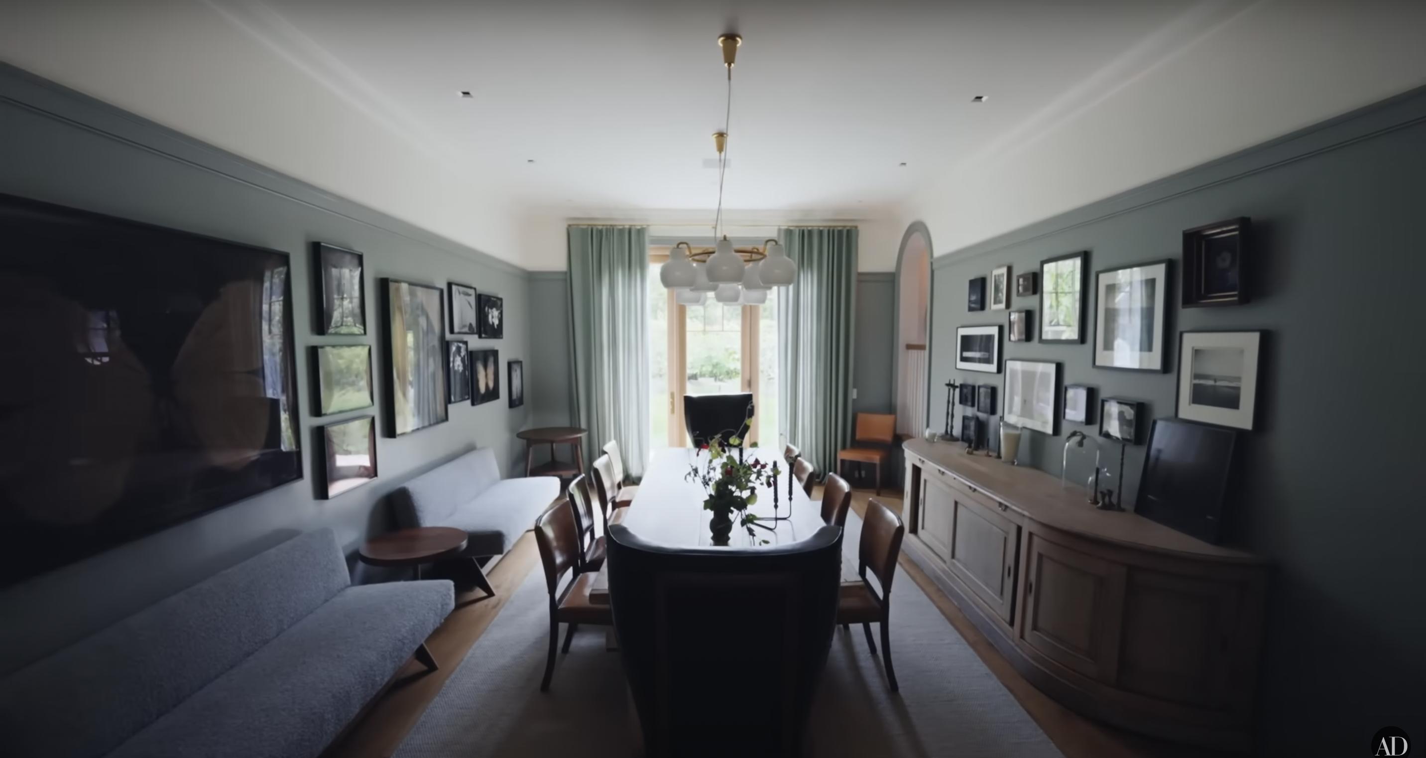 Jennifer Garners dining room, dated September 3, 2024 | Source: YouTube/@Archdigest