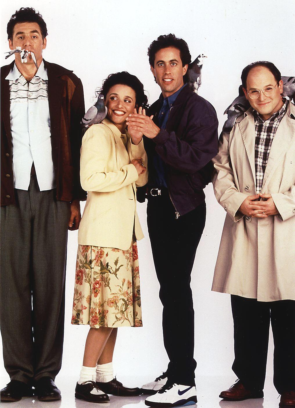 The cast of "Seinfeld" poses for a promotional photo, 1998 | Photo: Getty Images 