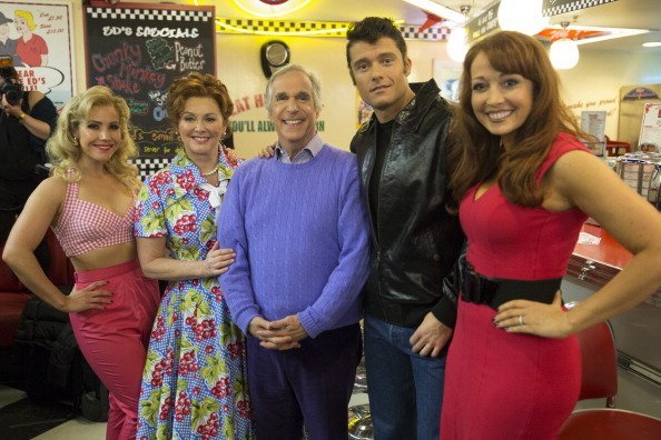 Heidi Range, Cheryl Baker, Henry Winkler, Ben Freeman and Amy Anzel attend a photocall for new musical "Happy Days" at Ed's Easy Diner on January 8, 2014 | Photo: Getty Images