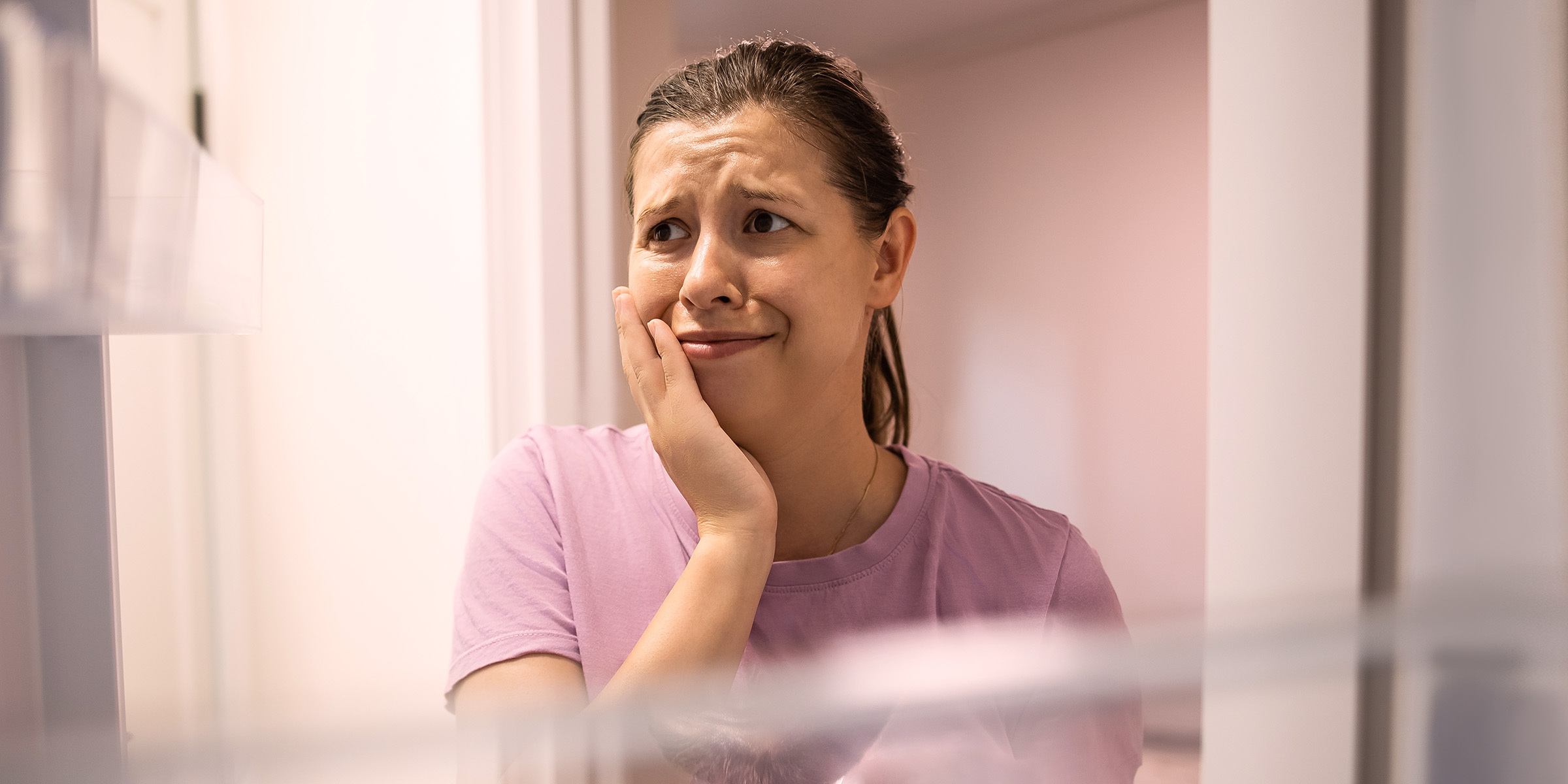 A woman holding her head | Source: Shutterstock