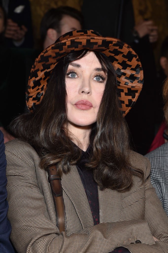 Isabelle Adjani assiste au défilé Berluti Homme Automne/Hiver 2020-2021 dans le cadre de la Fashion Week de Paris à l'Opéra Garnier le 17 janvier 2020 à Paris, France. | Photo : Getty Images