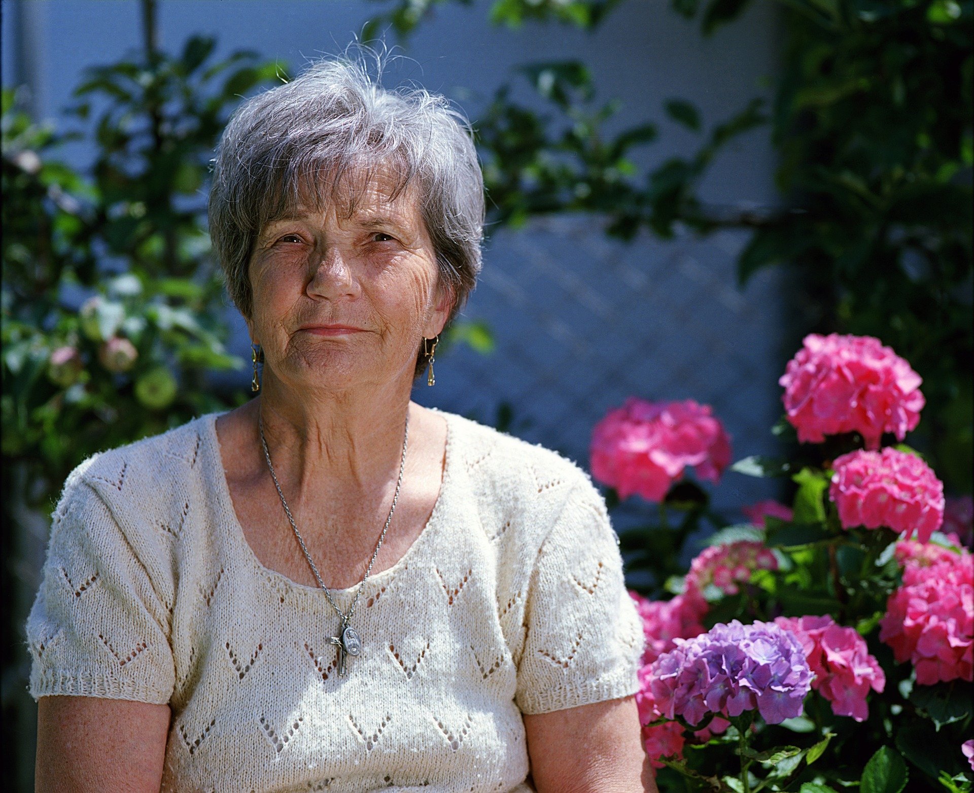 Pictured - An elderly woman poses for a photo in the garden | Source: Pixabay