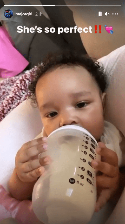 Tiny Harris shares a photo of her granddaughter Hunter drinking milk. | Photo: Instagram/Majorgirl