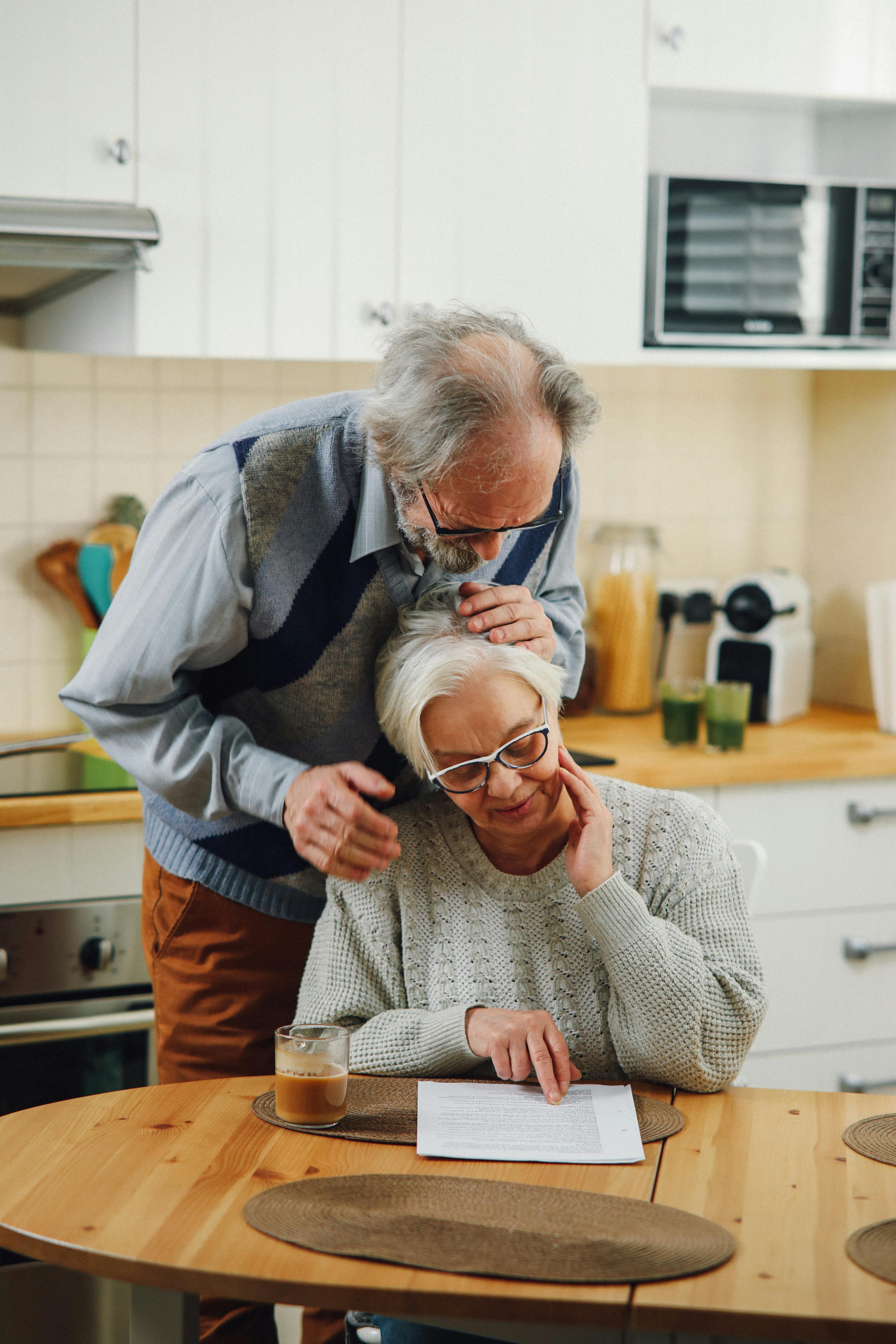 A happy elderly couple in the kitchen | Source: Pexels