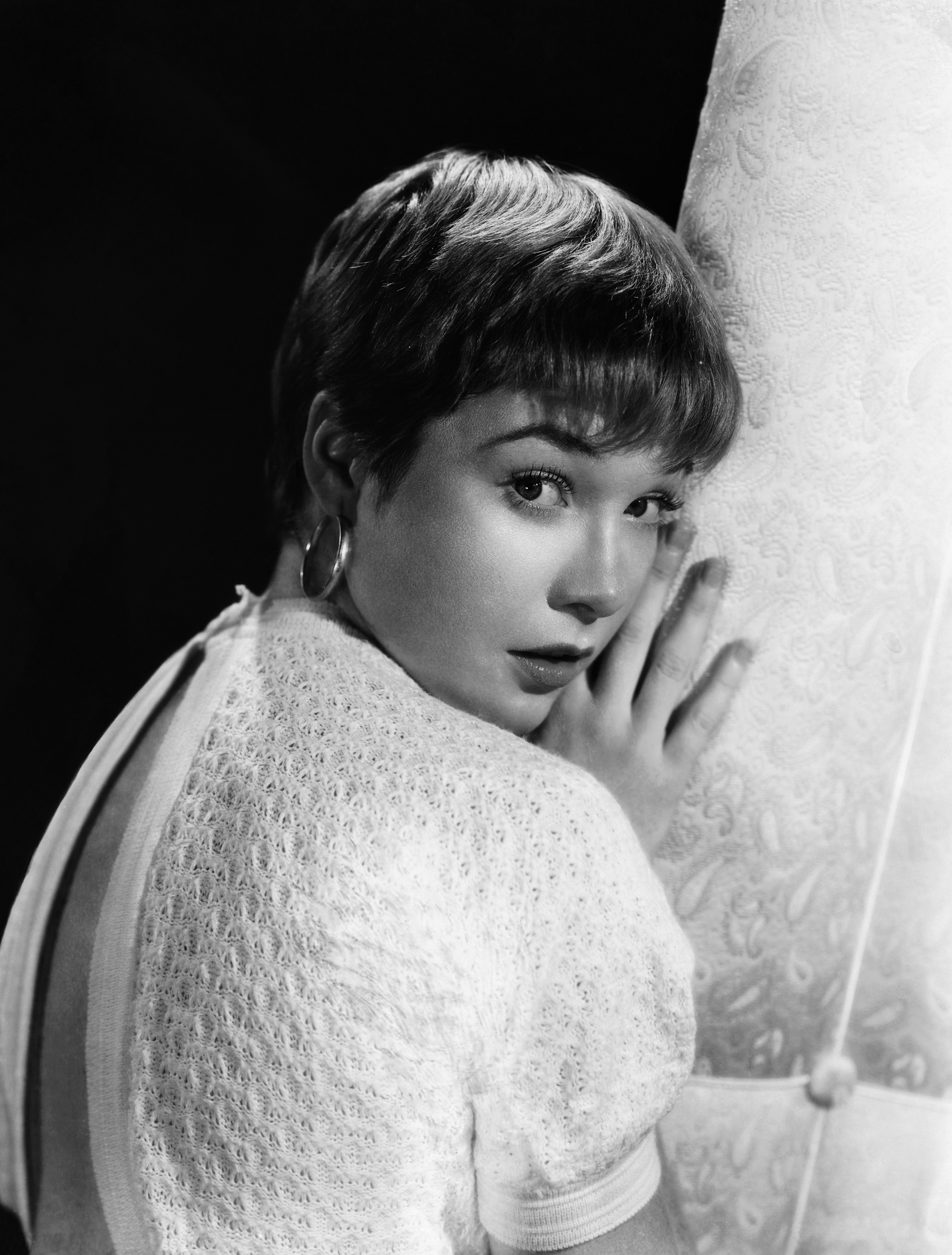 The actress posing for a studio publicity portrait on January 1, 1952 | Source: Getty Images