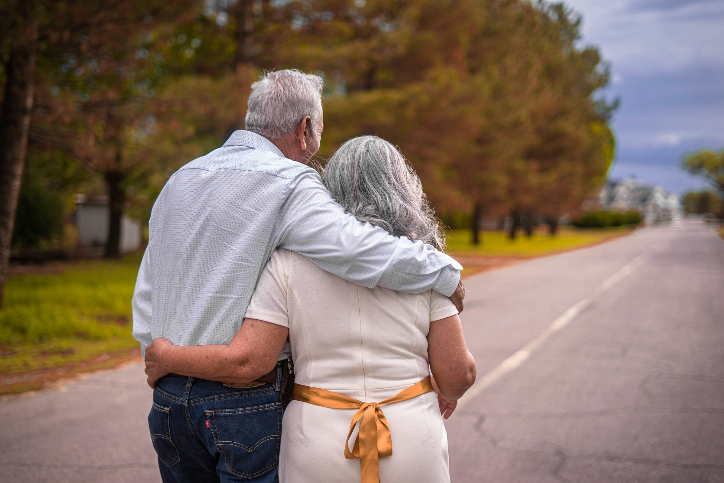 An elderly couple standing on a road | Source: Pexels