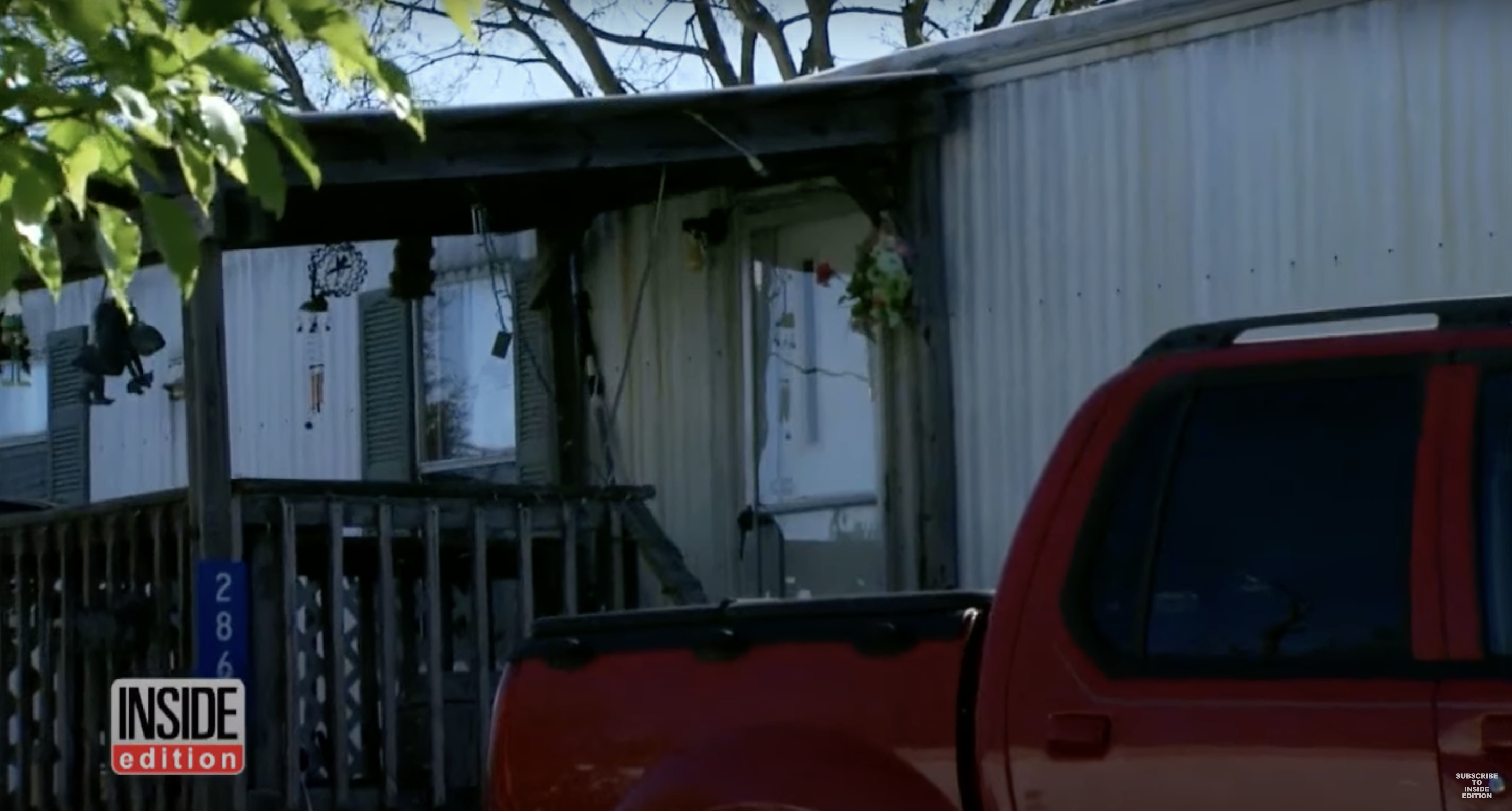 A closer view of the Southern Indiana trailer where Erin Moran spent her last few months | Source: Youtube.com/Inside Edition
