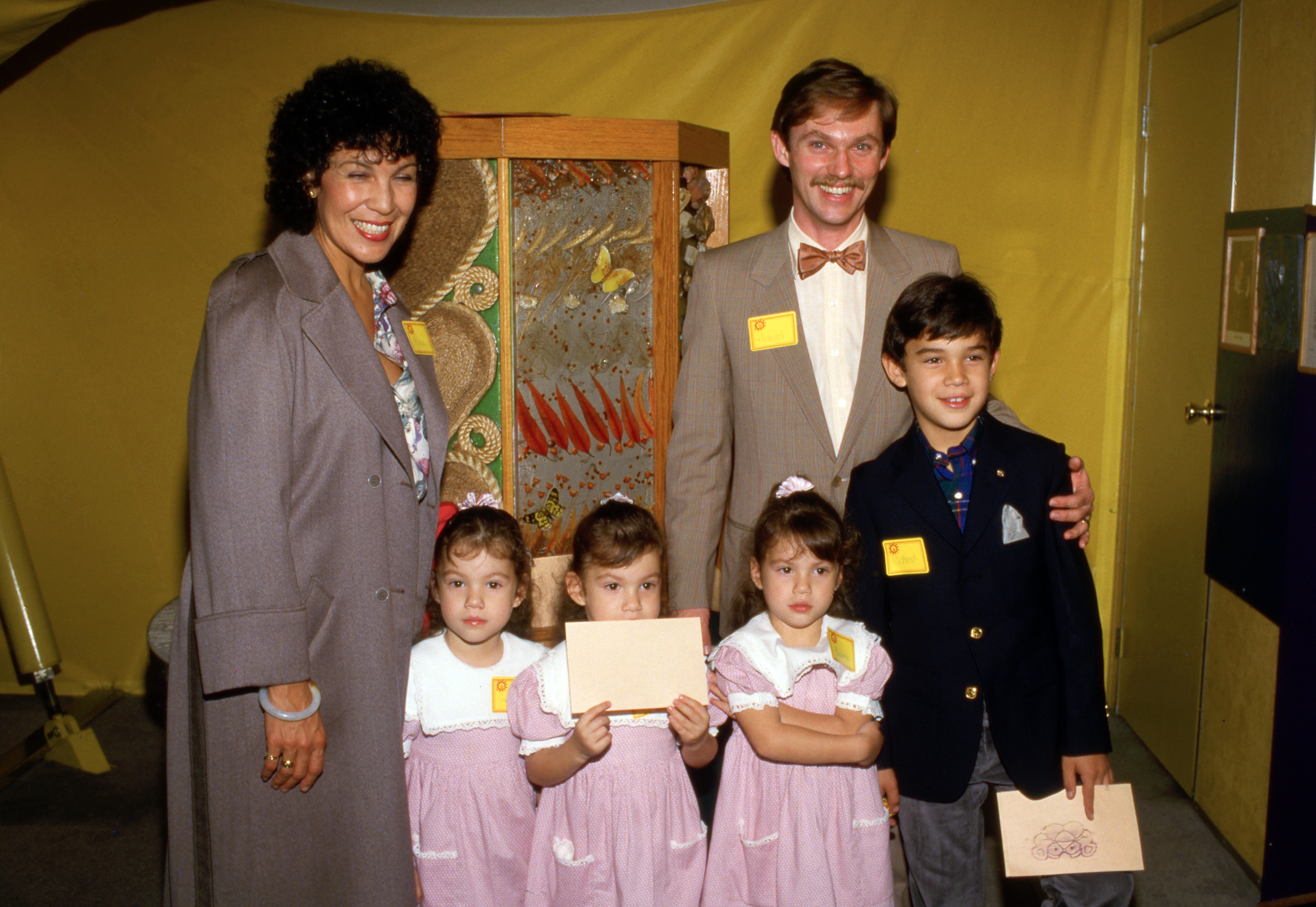 Alma Gonzalez, Gwyneth, Pilar, Barbara, Richard and Richard Francisco Thomas pictured on May 22, 1986 | Source: Getty Images