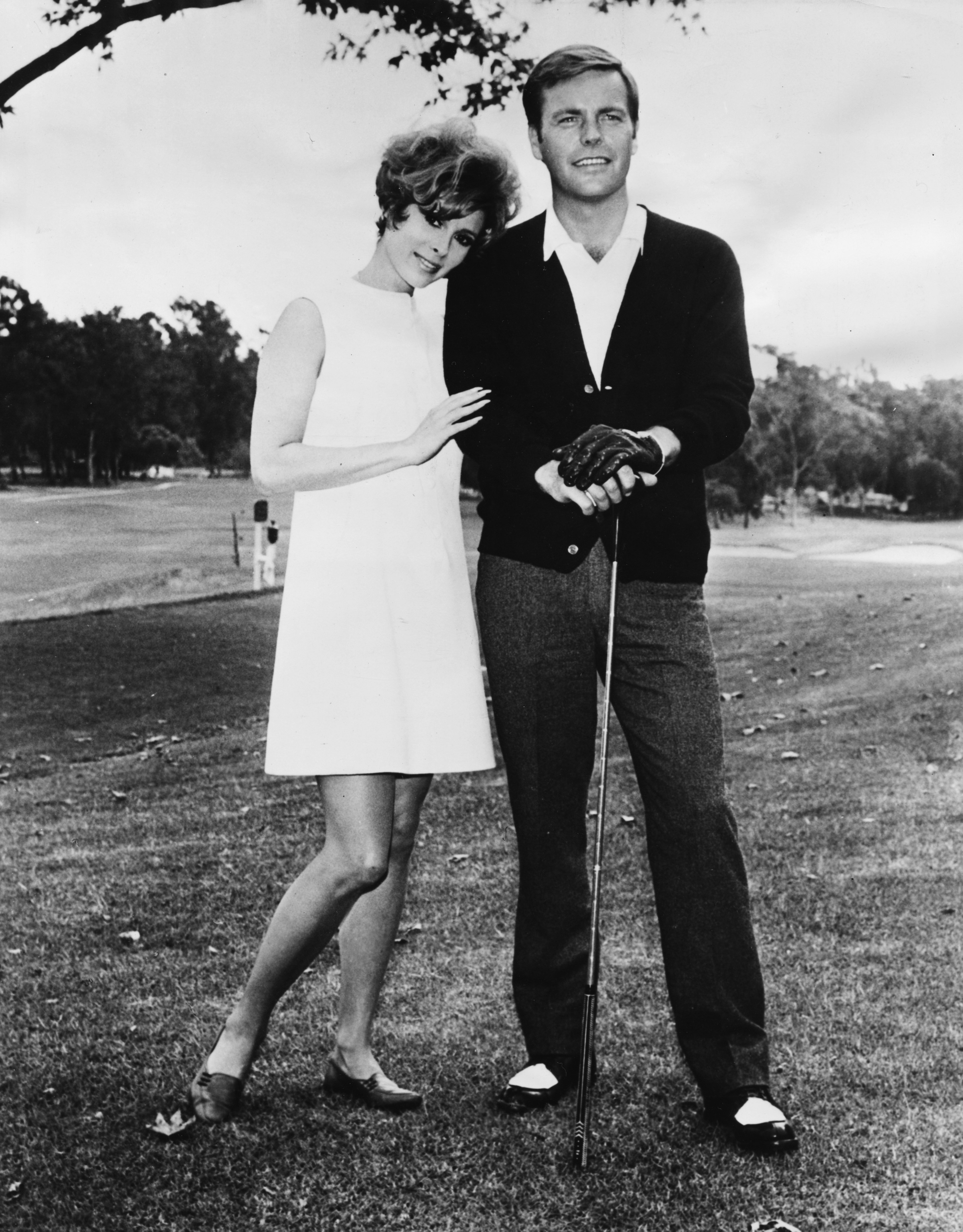Jill St John giving moral support to actor Robert Wagner during a round of golf in Los Angeles, CA, January 7, 1967. | Source: Getty Images.
