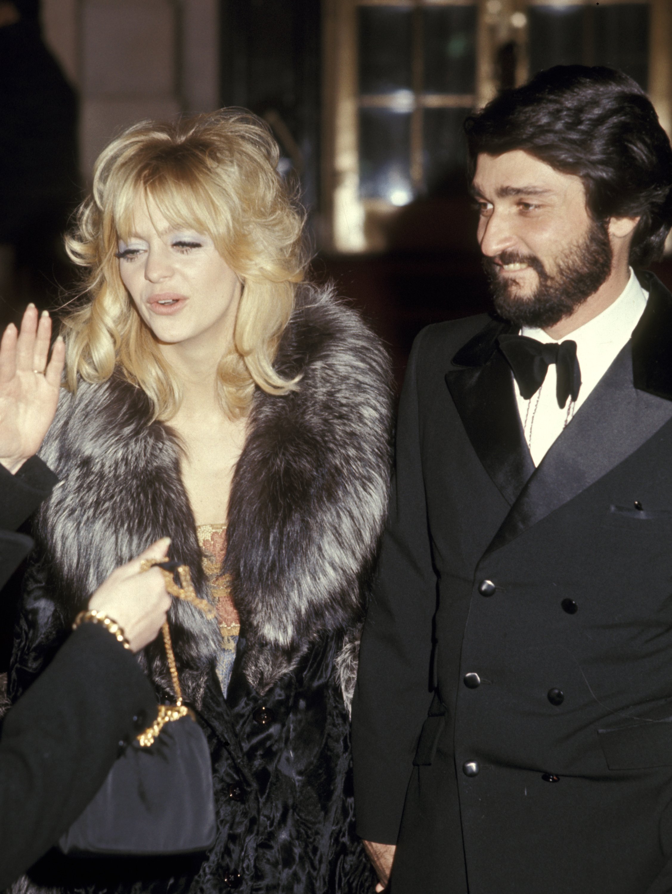 Goldie Hawn and Husband Gus Trikonis attend the "There's A Girl In My Soup" premiere on December 14, 1970 in New York City, New York | Source: Getty Images 