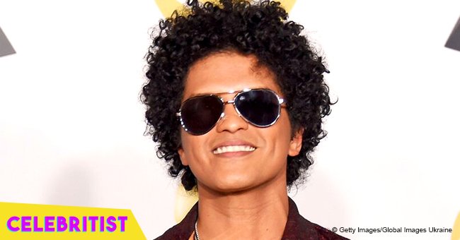 Bruno Mars' longtime girlfriend leaves little to imagination in emerald bikini in new photo