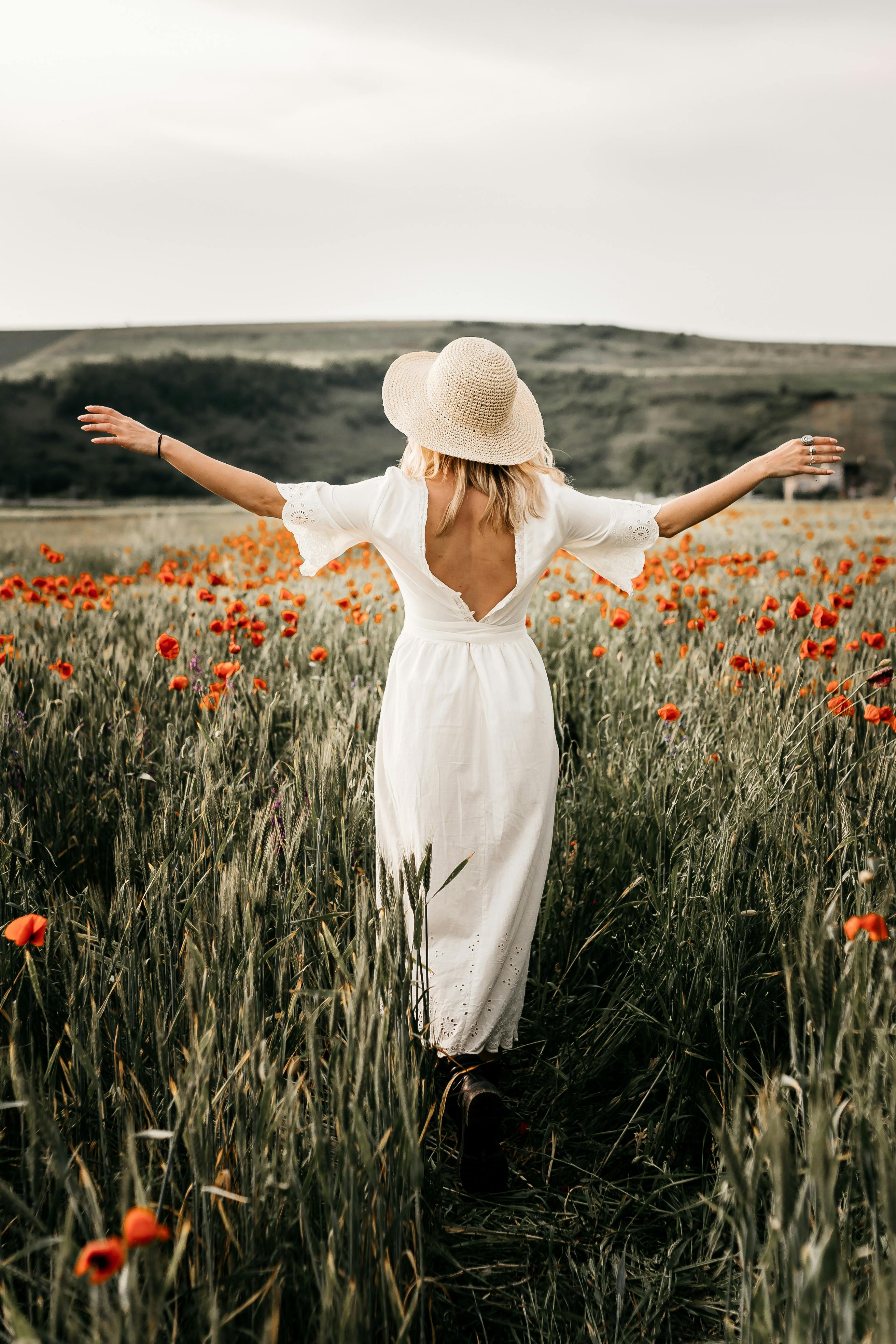 A woman taking a walk in a field | Source: Pexels