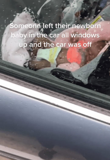 The baby locked inside the car | Photo: Tiktok.com/jazzyyluvv