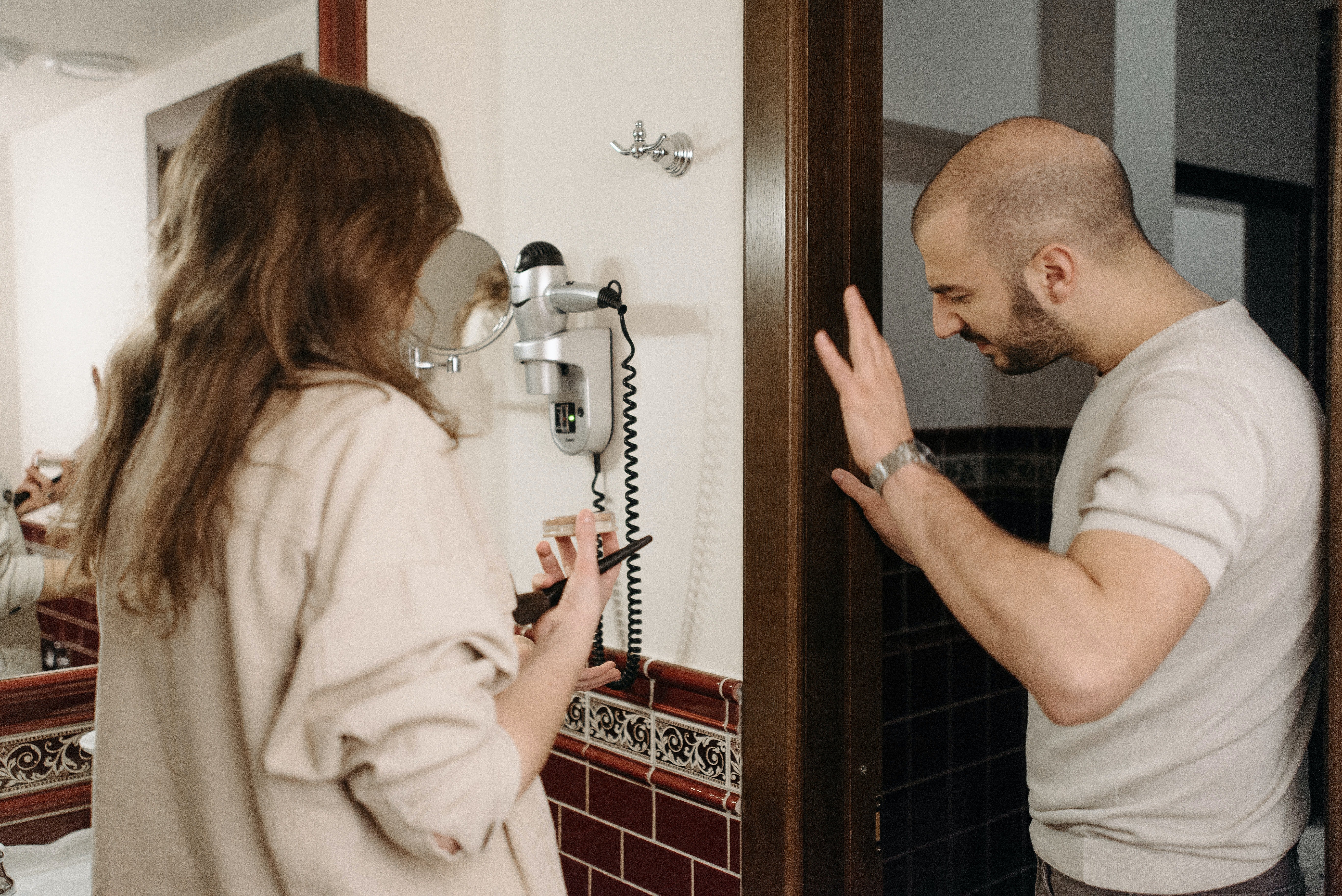 The husband was furious with his wife & confronted her. | Source: Pexels