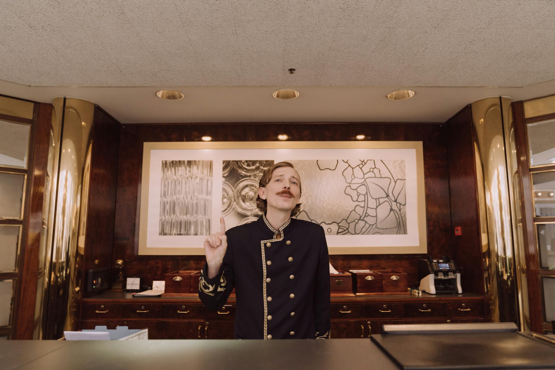 A man working behind a fancy reception desk | Source: Pexels