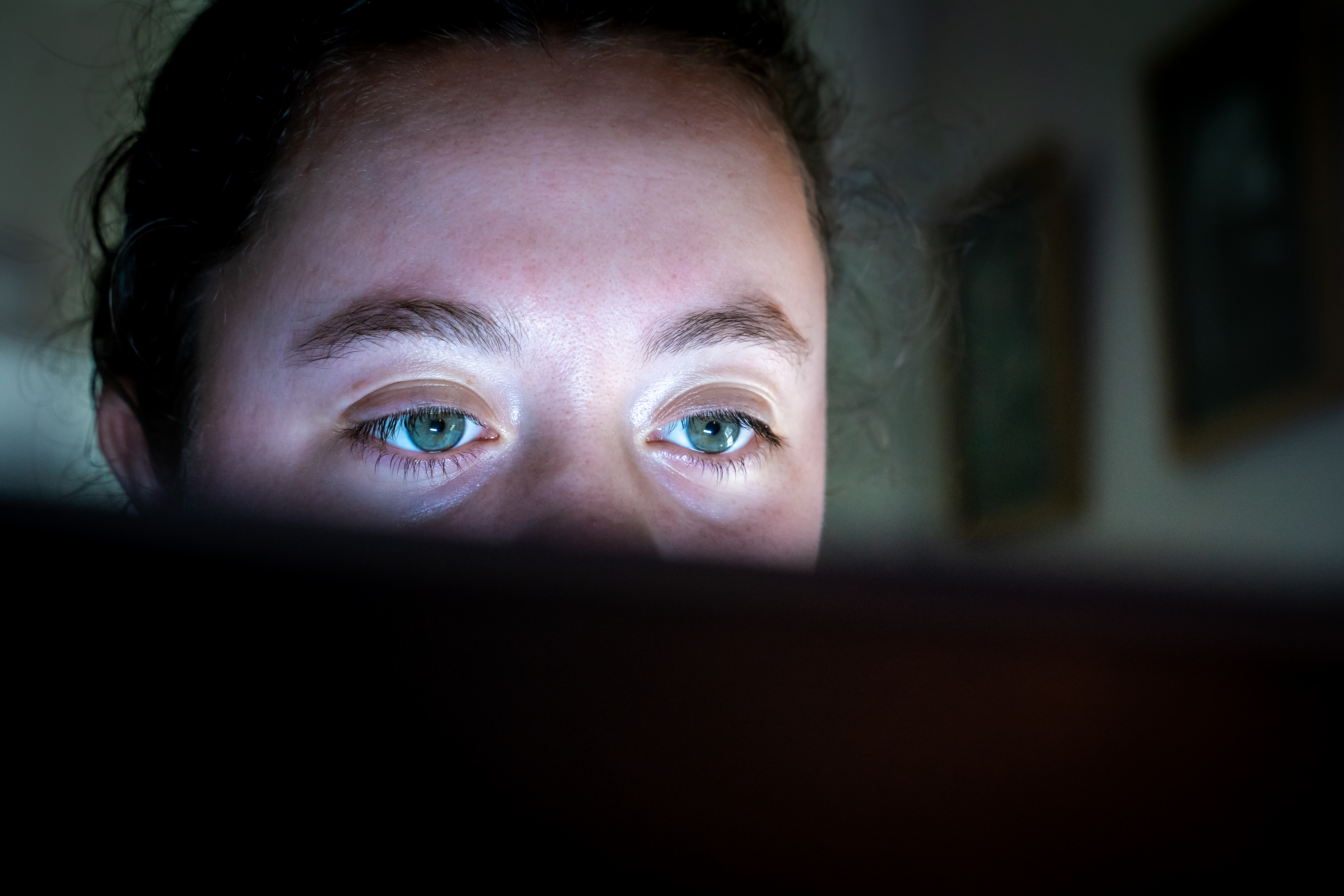 Young woman eyes watching a computer screen | Source: Getty Images