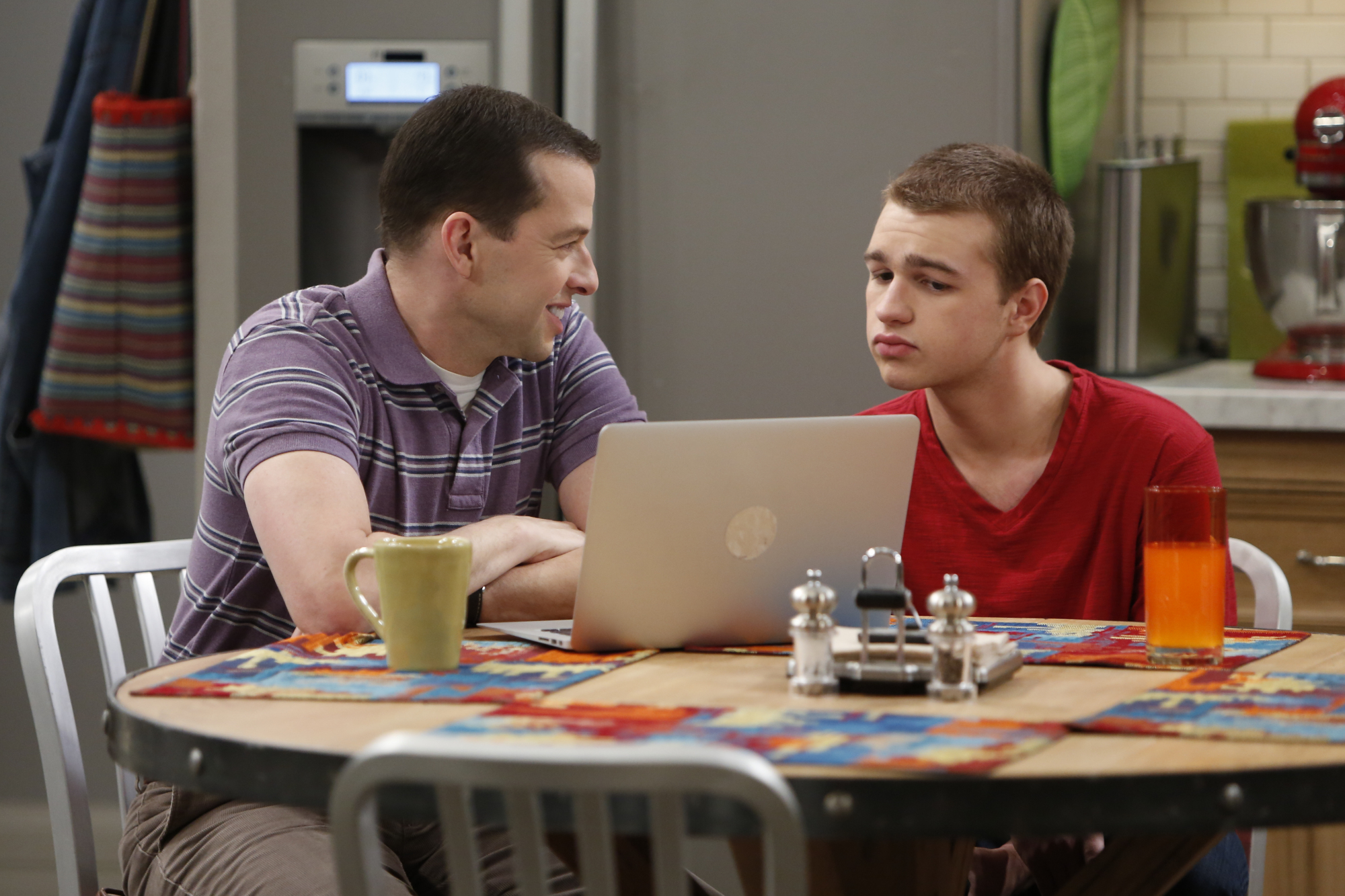 Jon Cryer and Angus T. Jones on the set of "Two and a Half Men," 2013 | Source: Getty Images