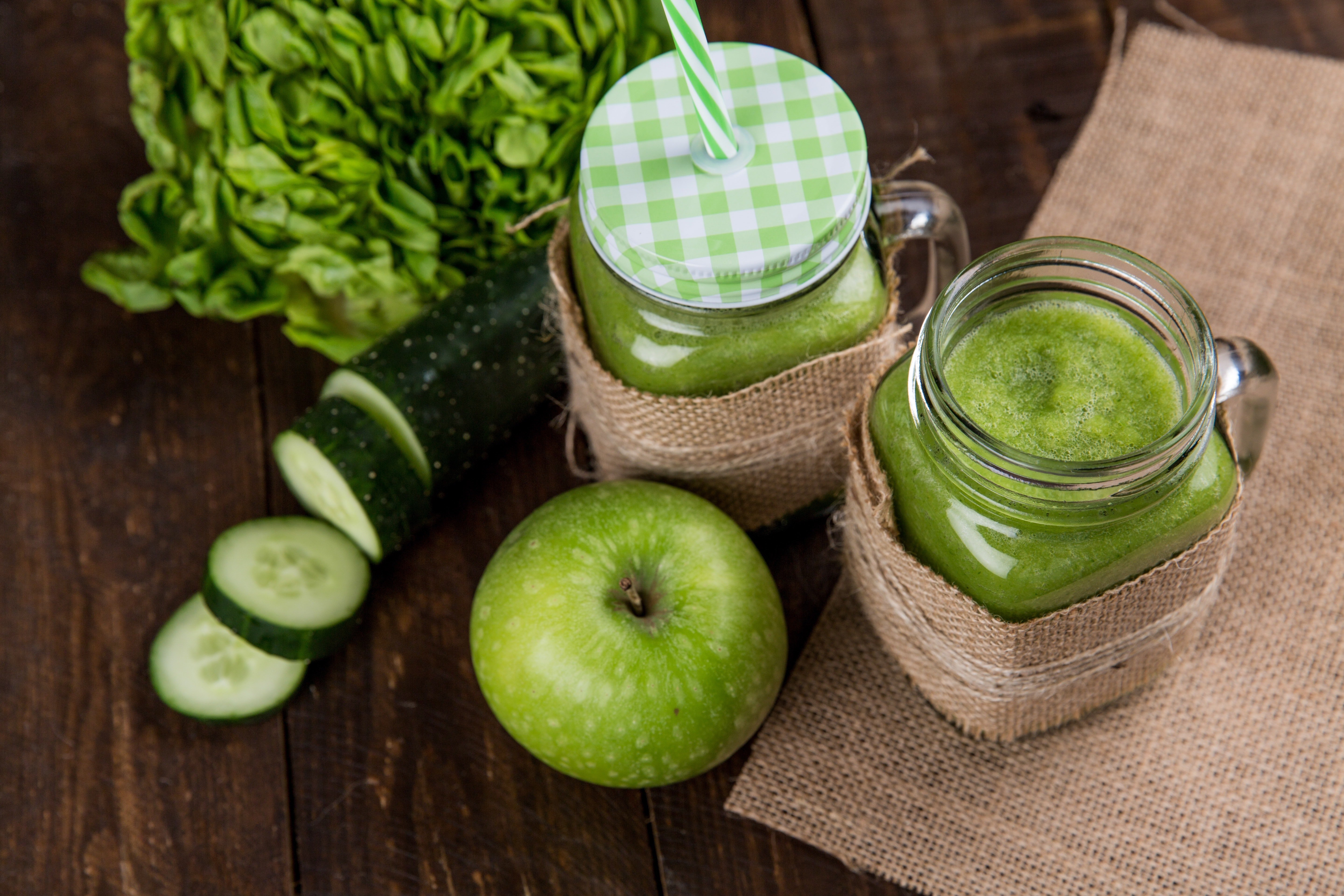 Green juice and cucumber. | Pexels/ Toni Cuenca 