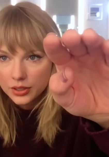 Taylor Swift shows her calloused hands to The New York Times, posted on December 24, 2019 | Source: YouTube.com/nytimes