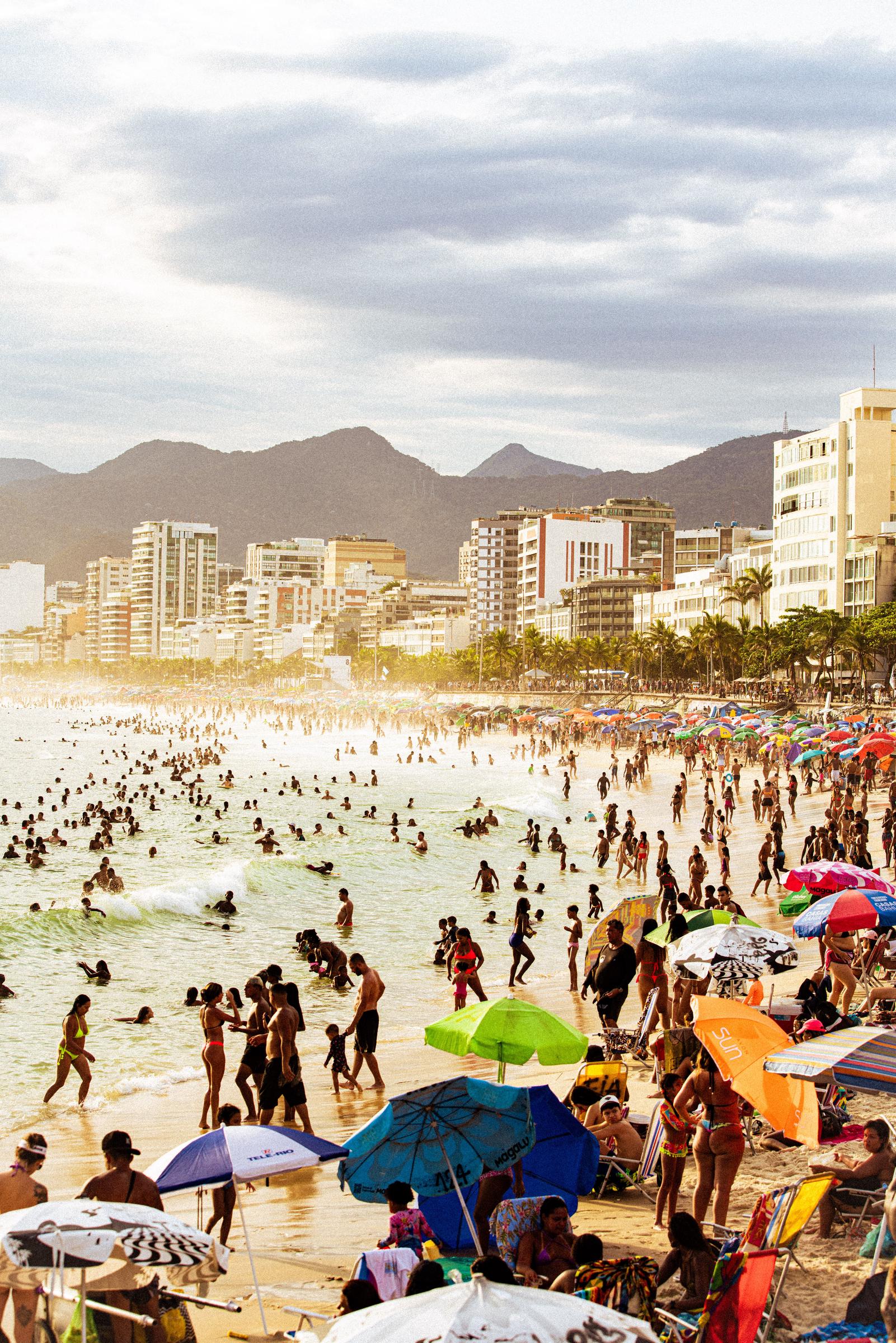 A busy beach | Source: Pexels