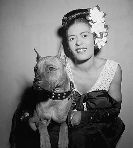 Billie Holiday and her dog Mister, at the Downbeat Club, New York in 1947 | Source: Wikimedia Commons/ Public Domain