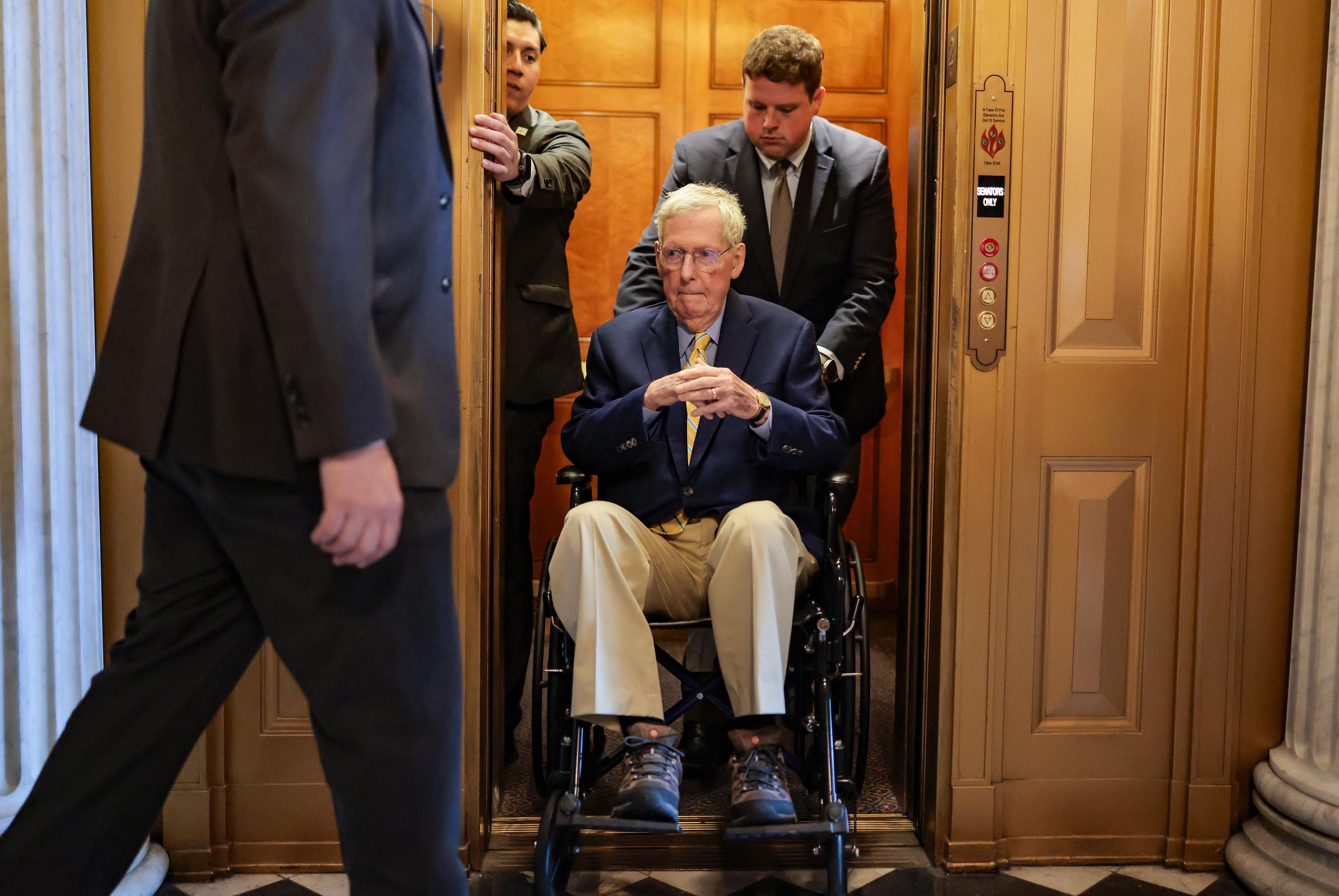 Emergency dispatch records show what happened during the seven minutes before Mitch McConnell was taken to the hospital. The recordings document the response between 8:36 a.m. and 8:43 a.m., offering the clearest public timeline of that morning. | Source: Getty Images