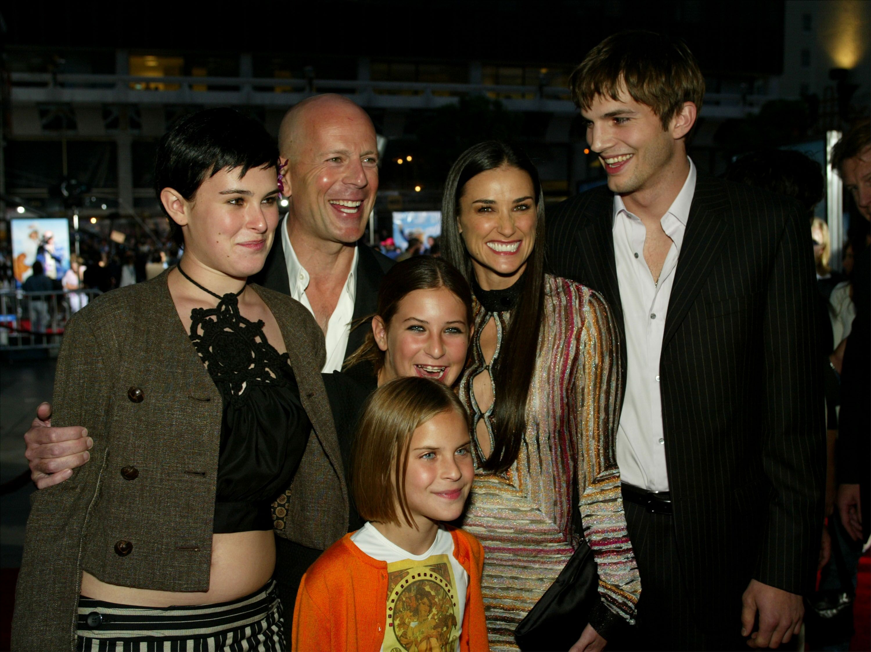 Bruce Willis, Ashton Kutcher, and Demi Moore with daughters at the Red Carpet (premiere) of Charlie's Angels 2 - Full Throttle." | Source: Getty Images