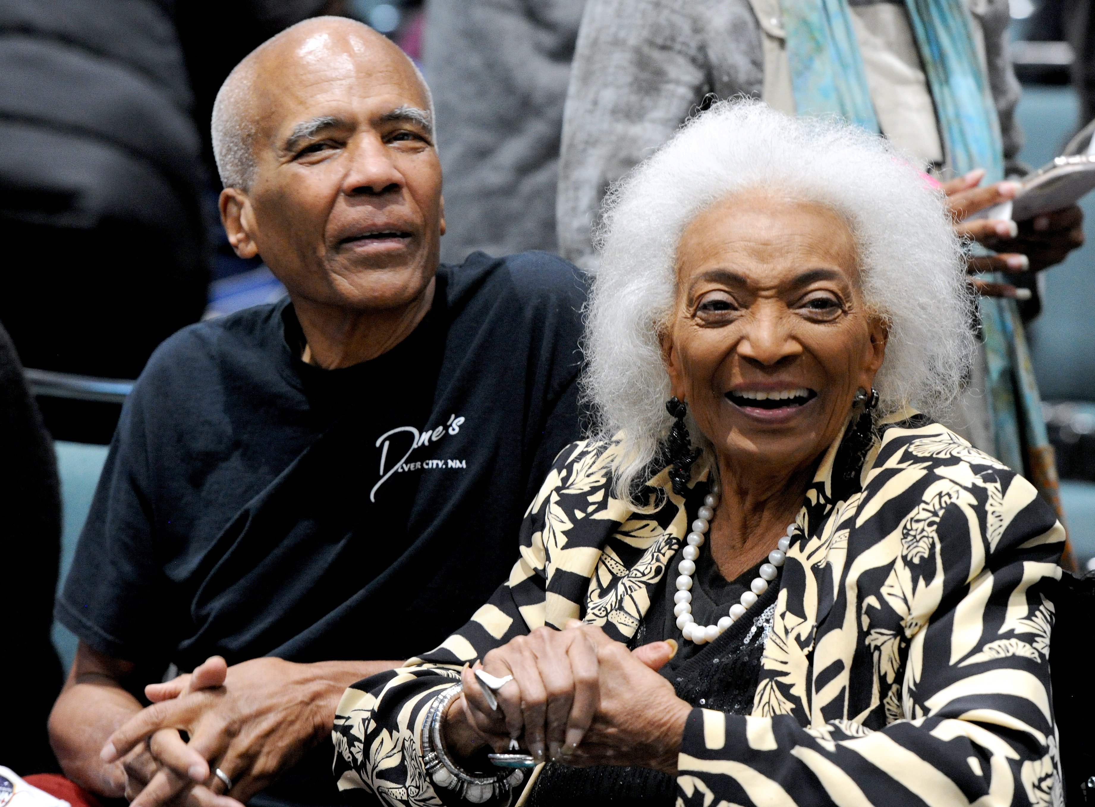 Kyle Johnson and Nichelle Nichols at the Los Angeles Comic Con on December 5, 2021, in Los Angeles, California. | Source: Getty Images