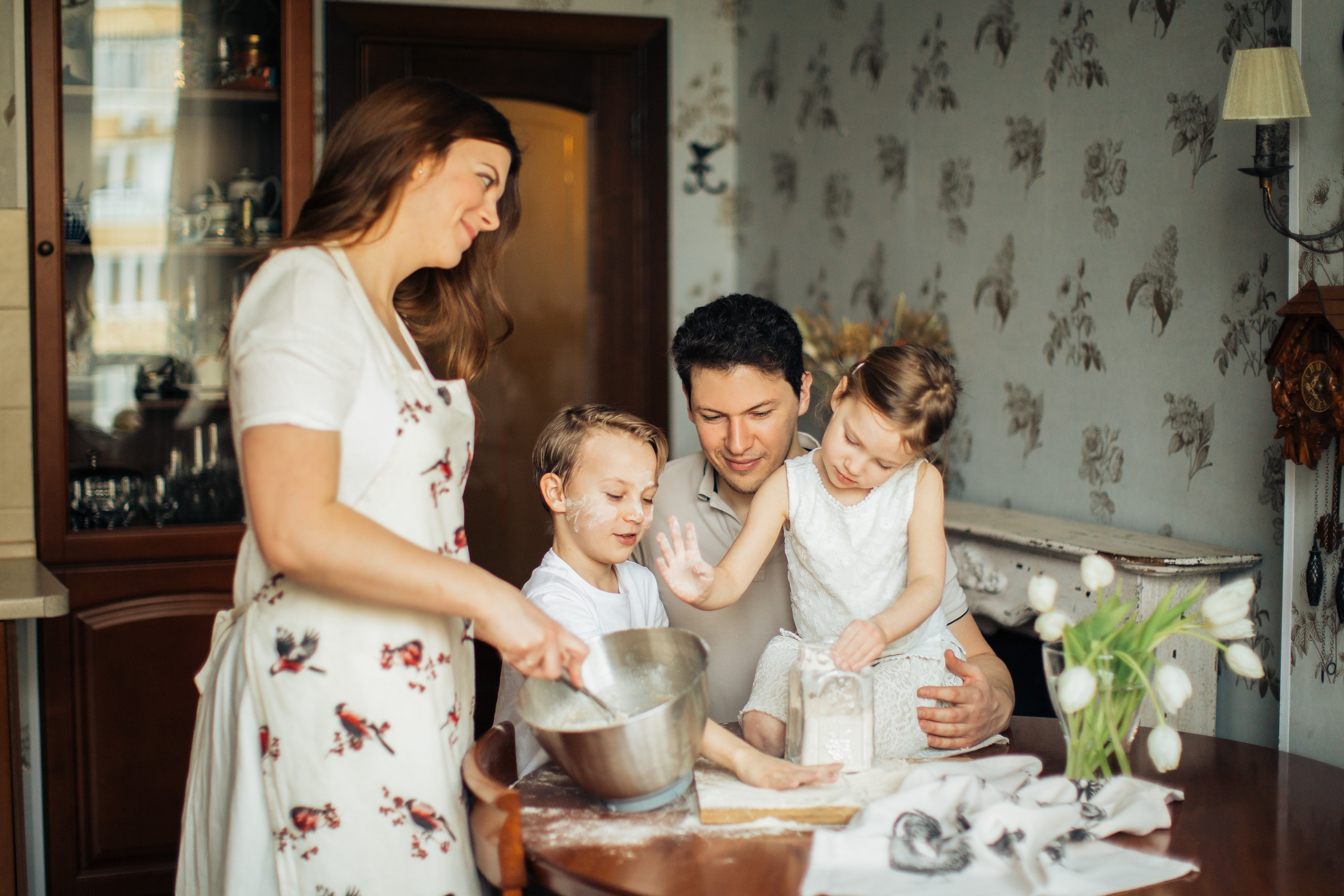 Familia cocinando. | Foto: Pexels