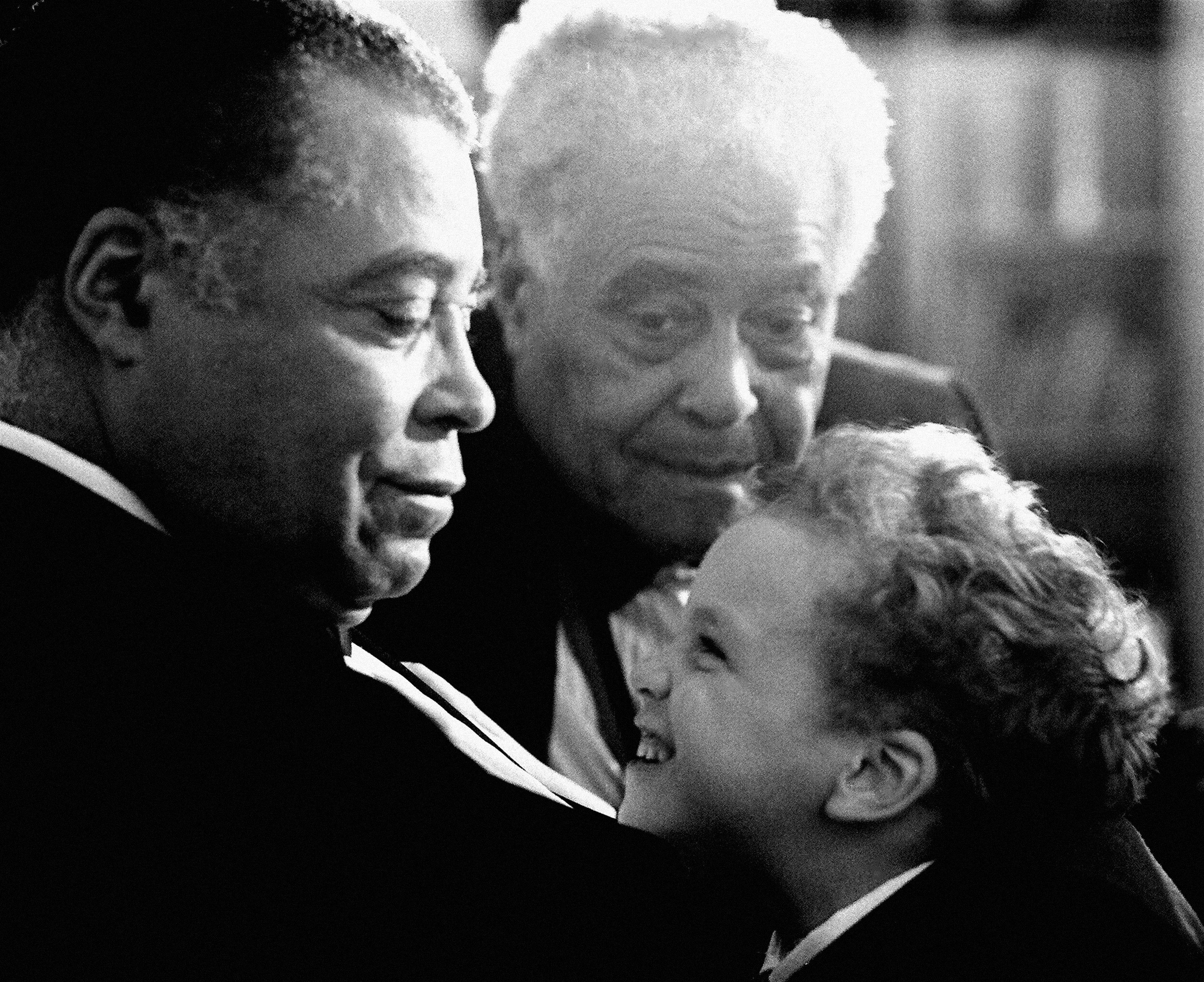 James, his father Robert, and James' son Fynn Earl Jones in 1987 at the star's residence in New York. | Source: Getty Images