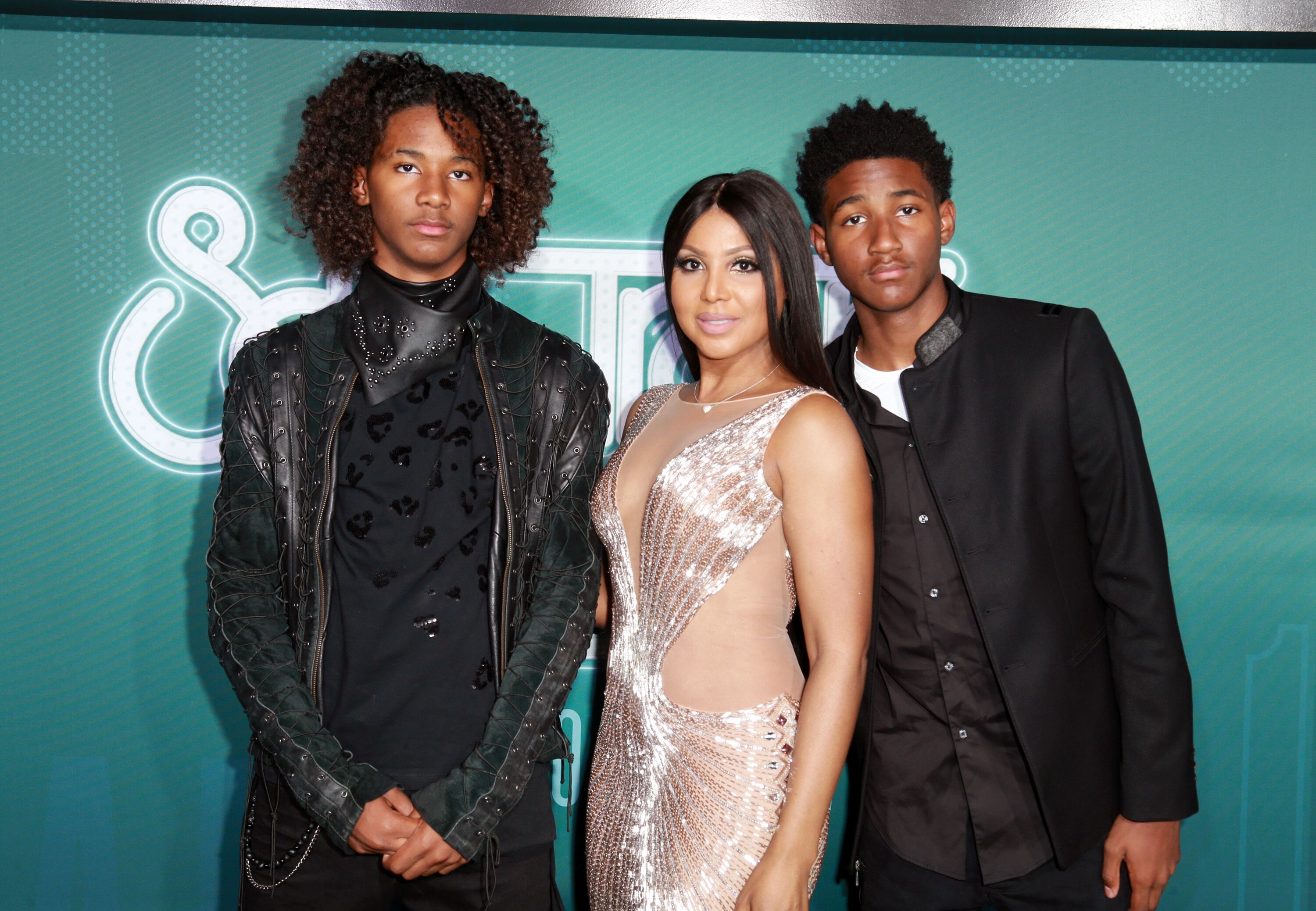 Toni Braxton and her sons Diezel and Denim attend the 2017 Soul Train Awards. | Photo: Getty Images