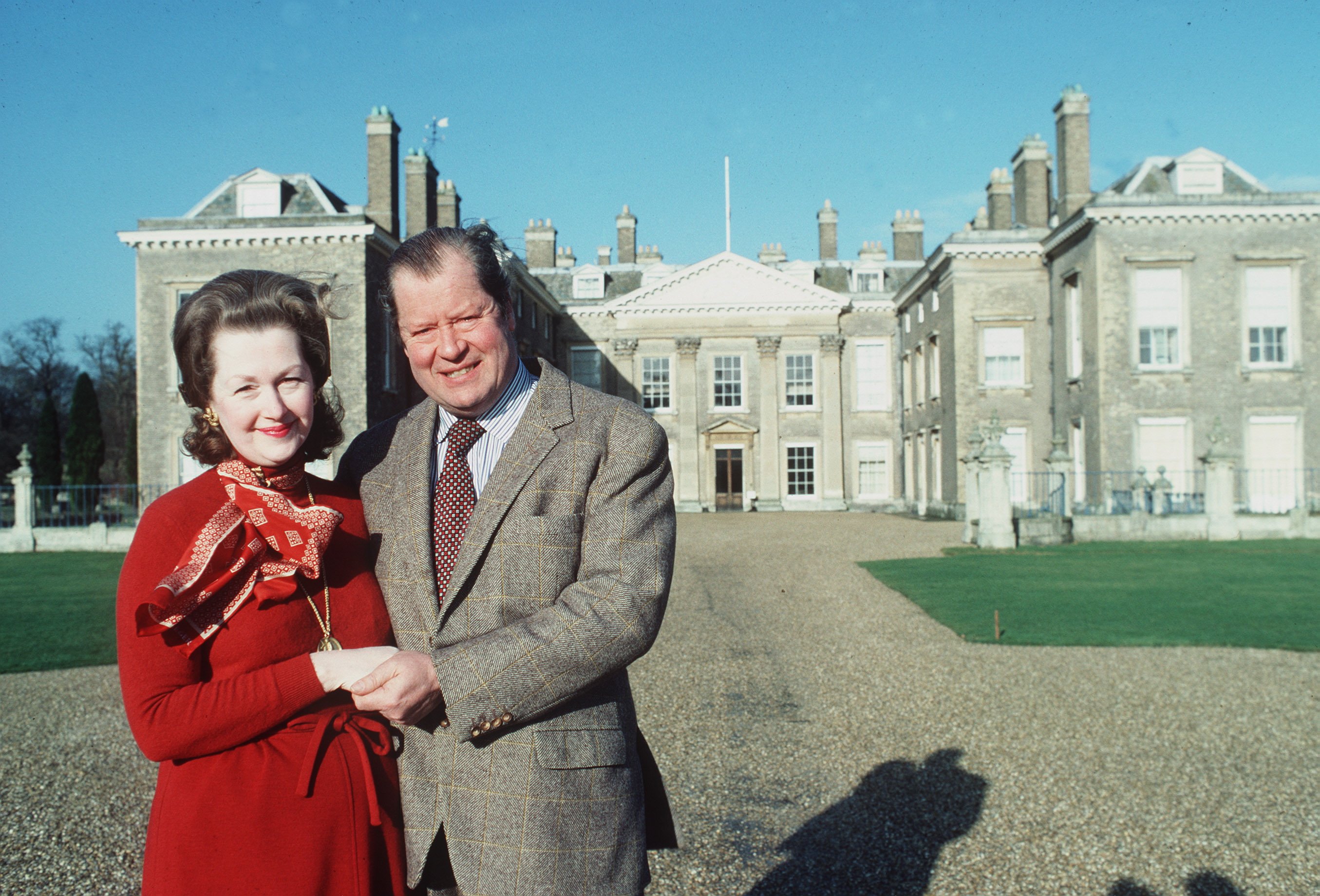 Earl Spencer pictured with his wife Raine Spencer in front of their home Althorp House. / Source: Getty Images