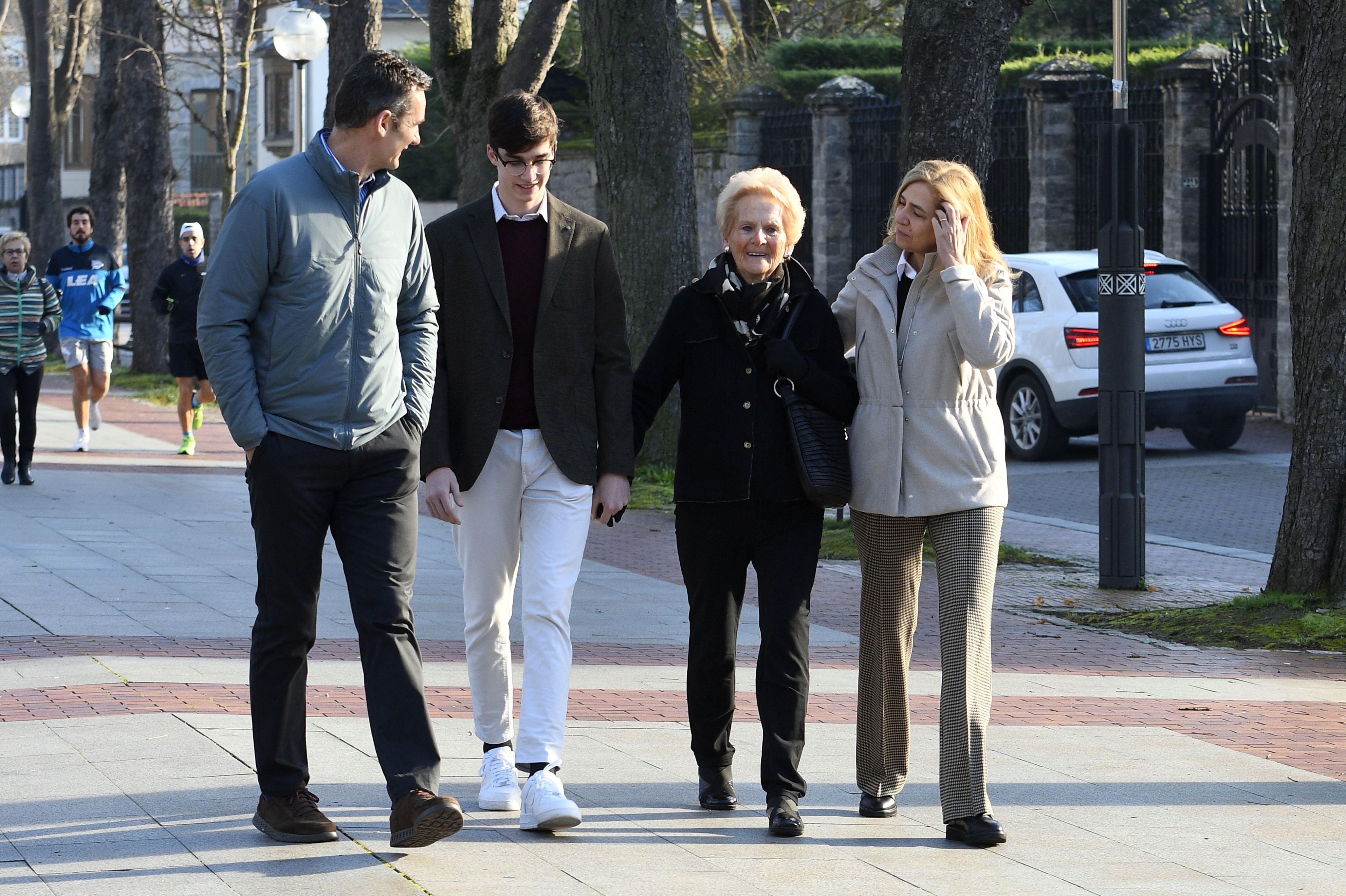Iñaki Urdangarin, Pablo Urdangarin, Claire Liebaert Courtain y la Princesa Cristina en Vitoria en Navidad de 2019. | Foto: Getty Images