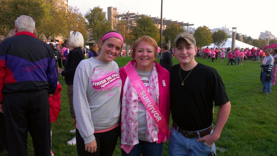 Breast cancer survivor Connie Flynn and her children | Photo: Courtesy of Connie Flynn