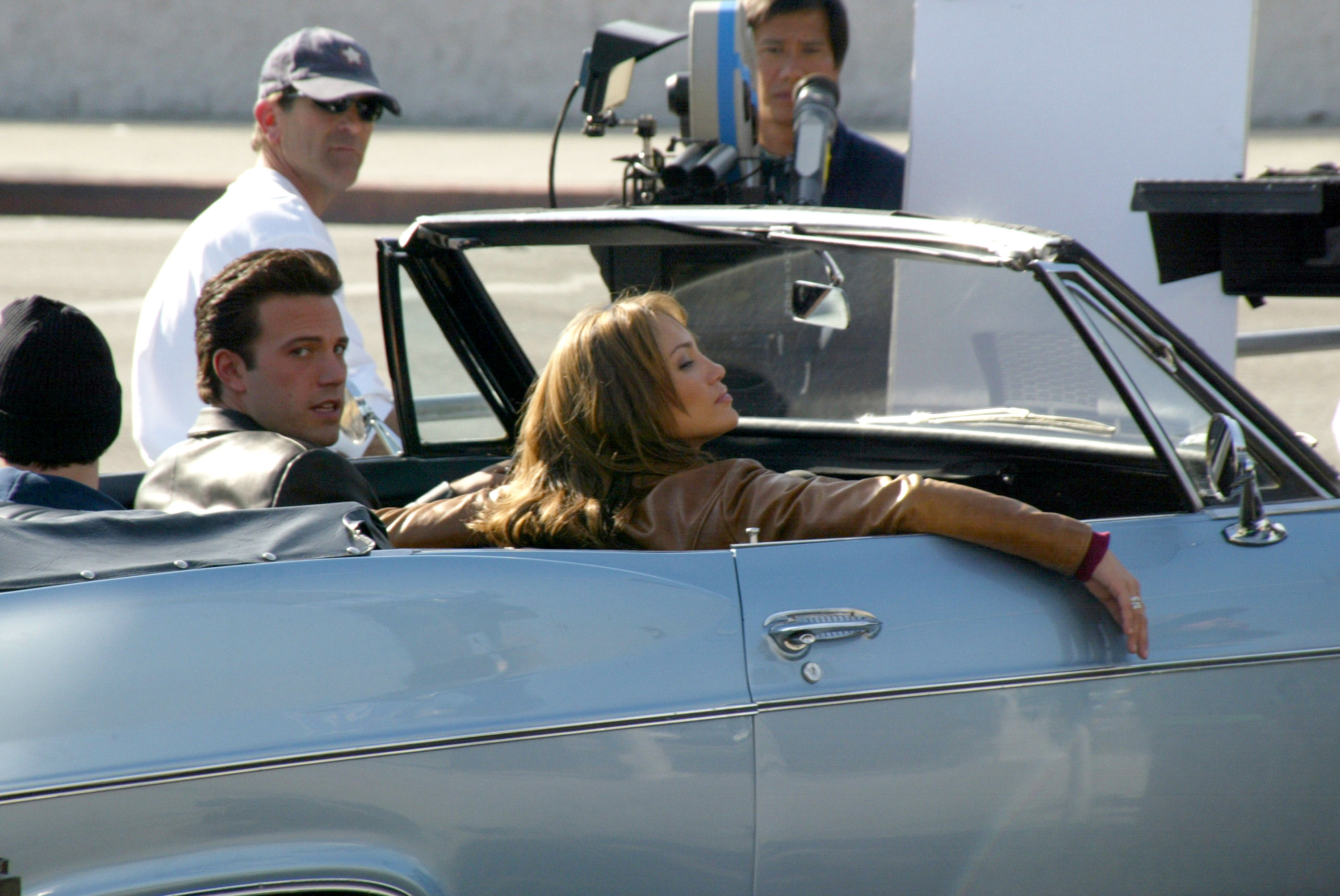 Ben Affleck and Jennifer Lopez filming "Gigli" on December 19, 2001, in Los Angeles, California. | Source: Getty Images