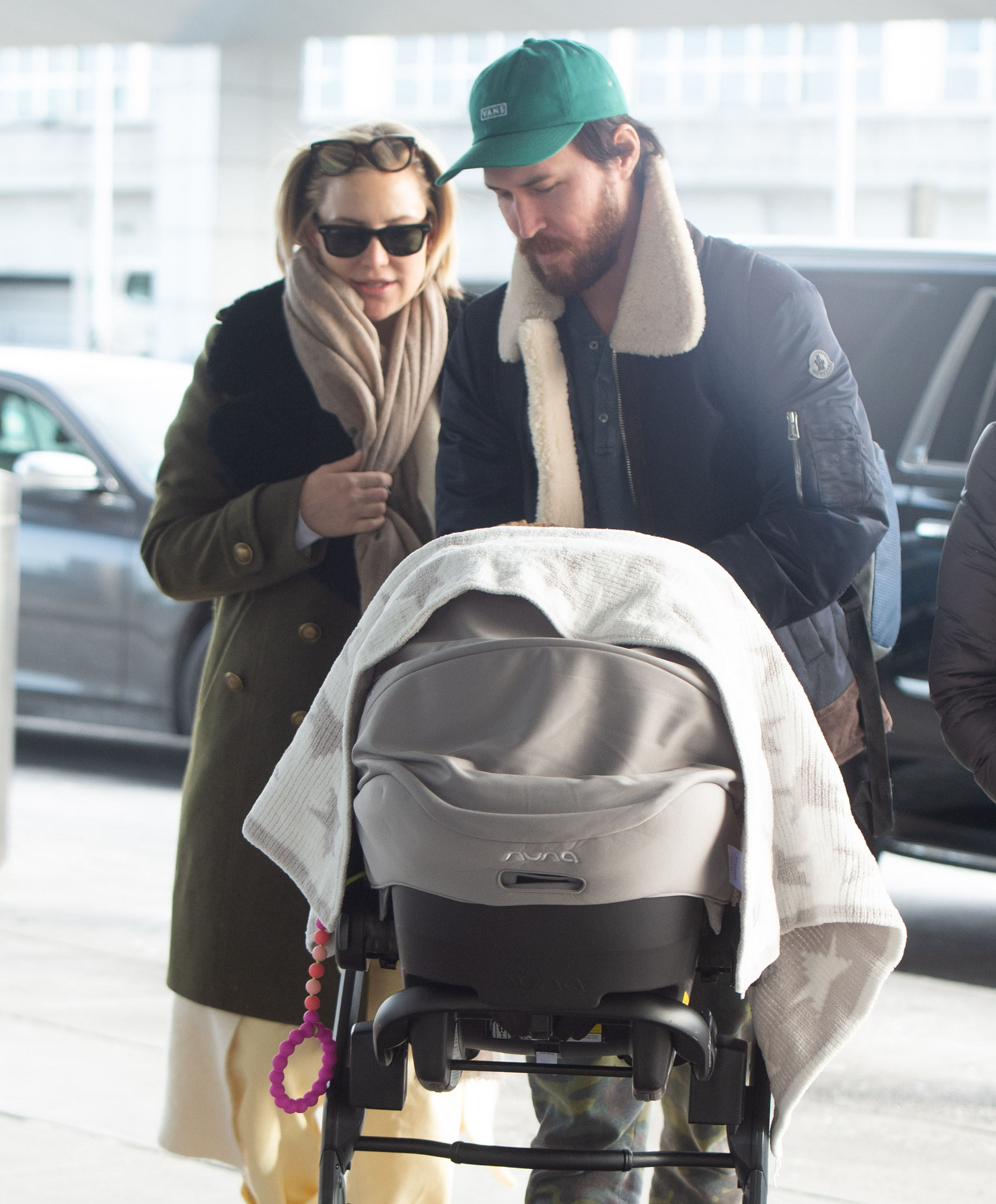Kate Hudson and Danny Fujikawa, accompanied by their daughter, were spotted at JFK airport in New York City on January 13, 2019. | Source: Getty Images