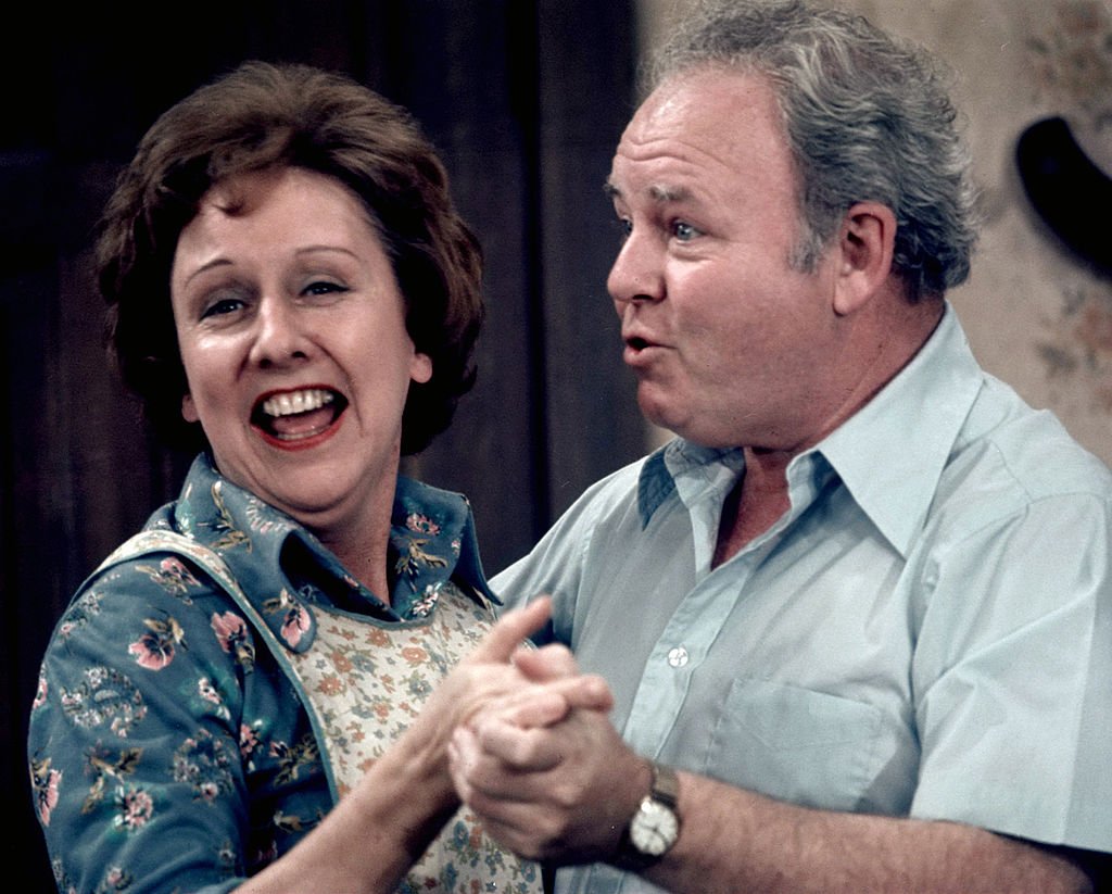 Jean Stapleton as Edith Bunker and Carroll O'Connor as Archie Bunker in 1971 TV sitcom "All in the Family." | Photo: Getty Images