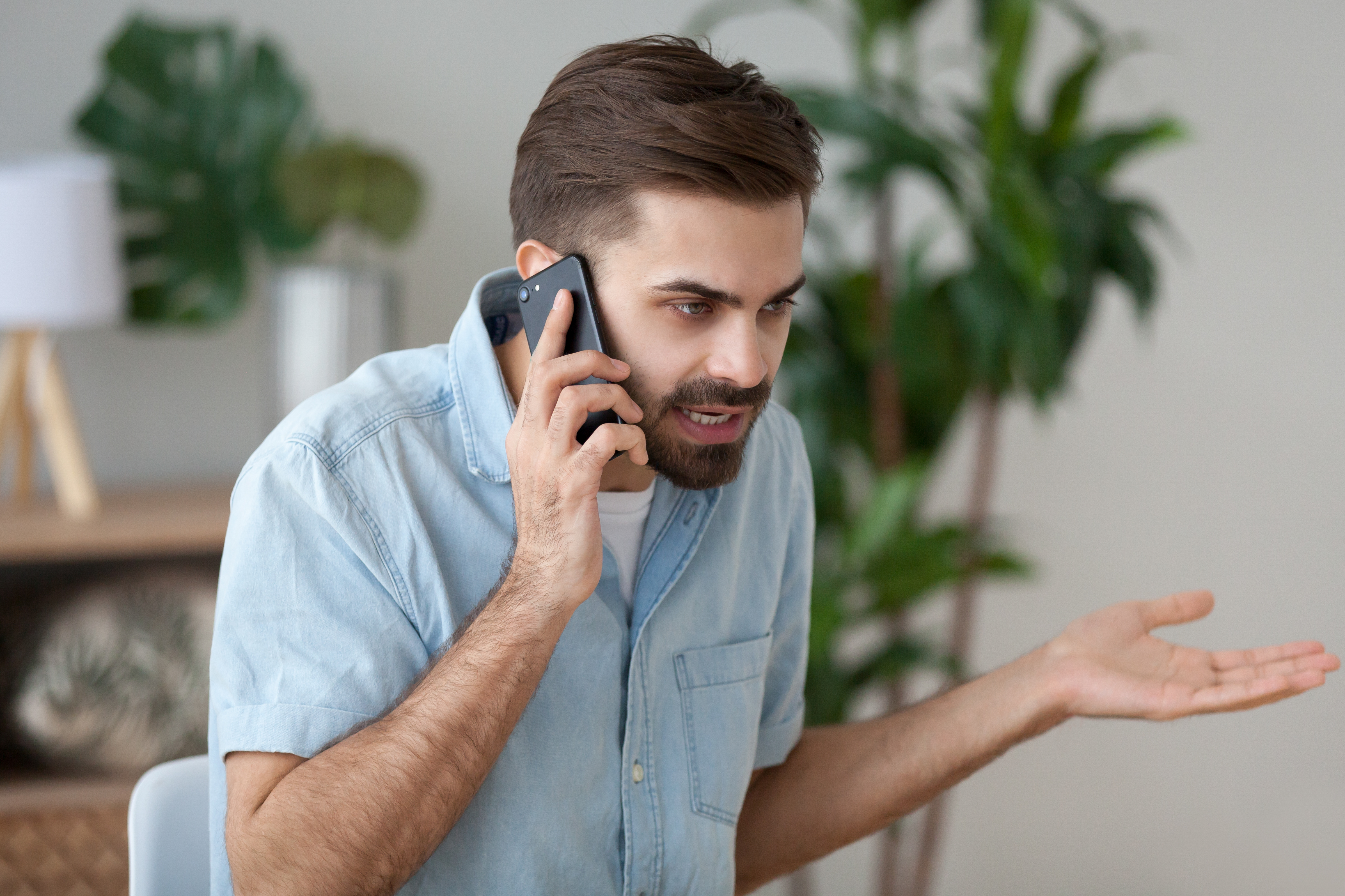 Angry man talking on the phone | Source: Shutterstock