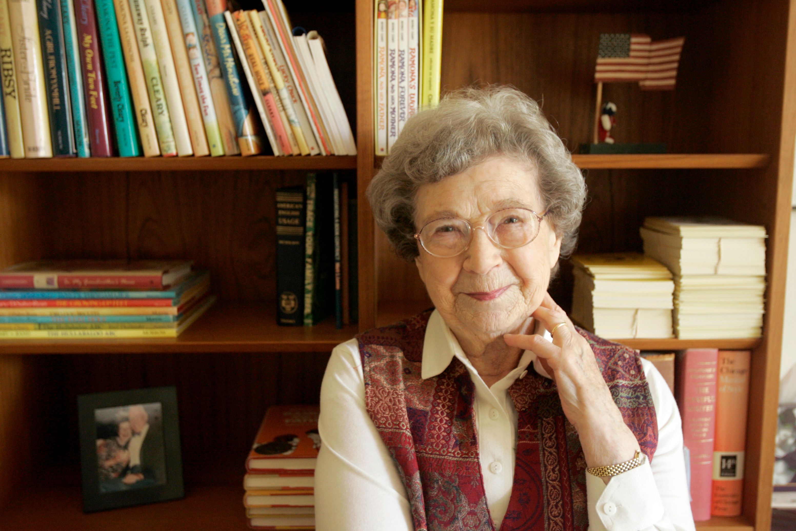A portrait of Beverly Cleary at home in Carmel Valley on  April 27, 2006 | Photo: Getty Images