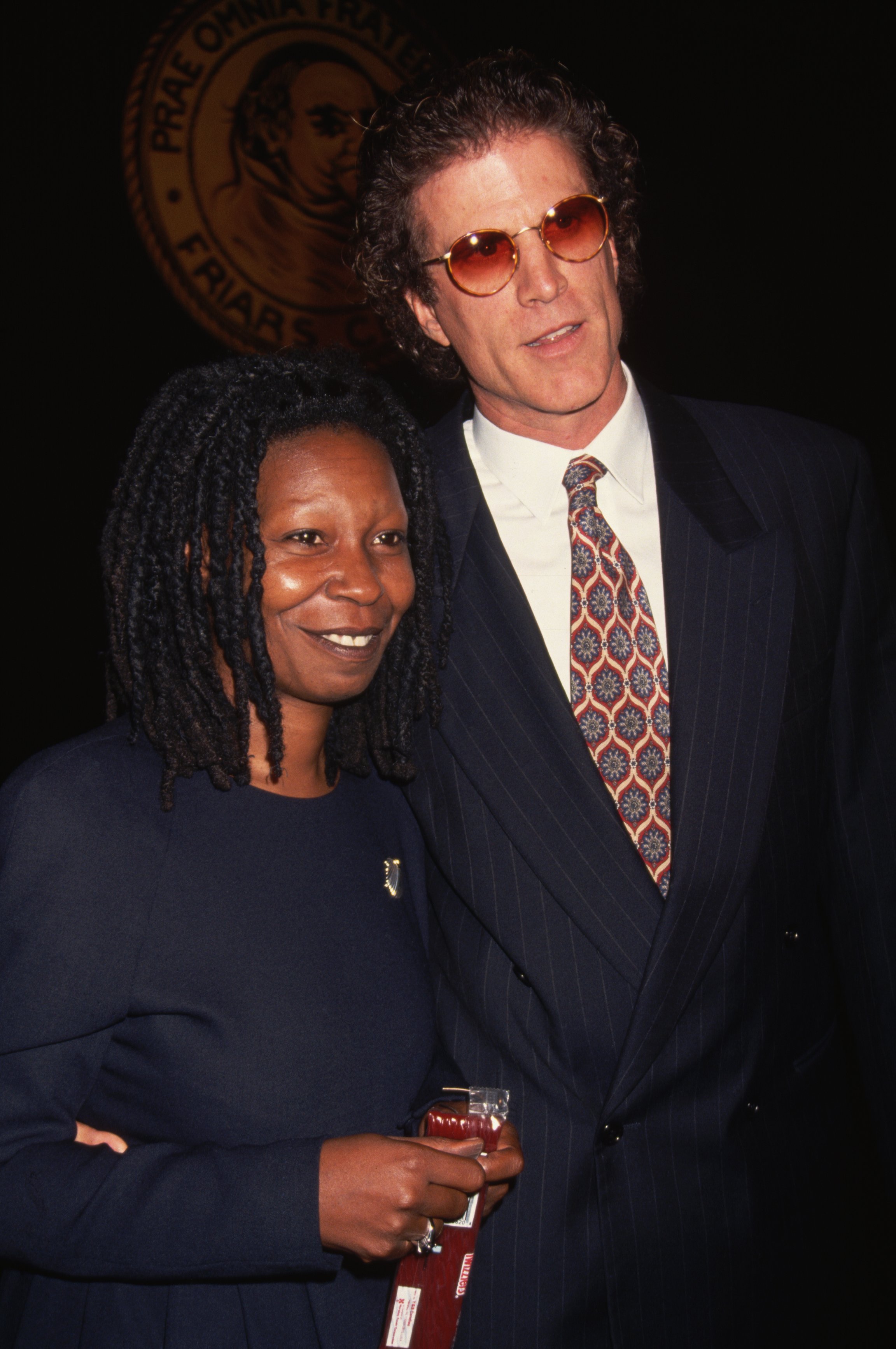 Whoopi Goldberg stands with boyfriend Ted Danson at the New York Friars Club in 1993 | Source: Getty Images
