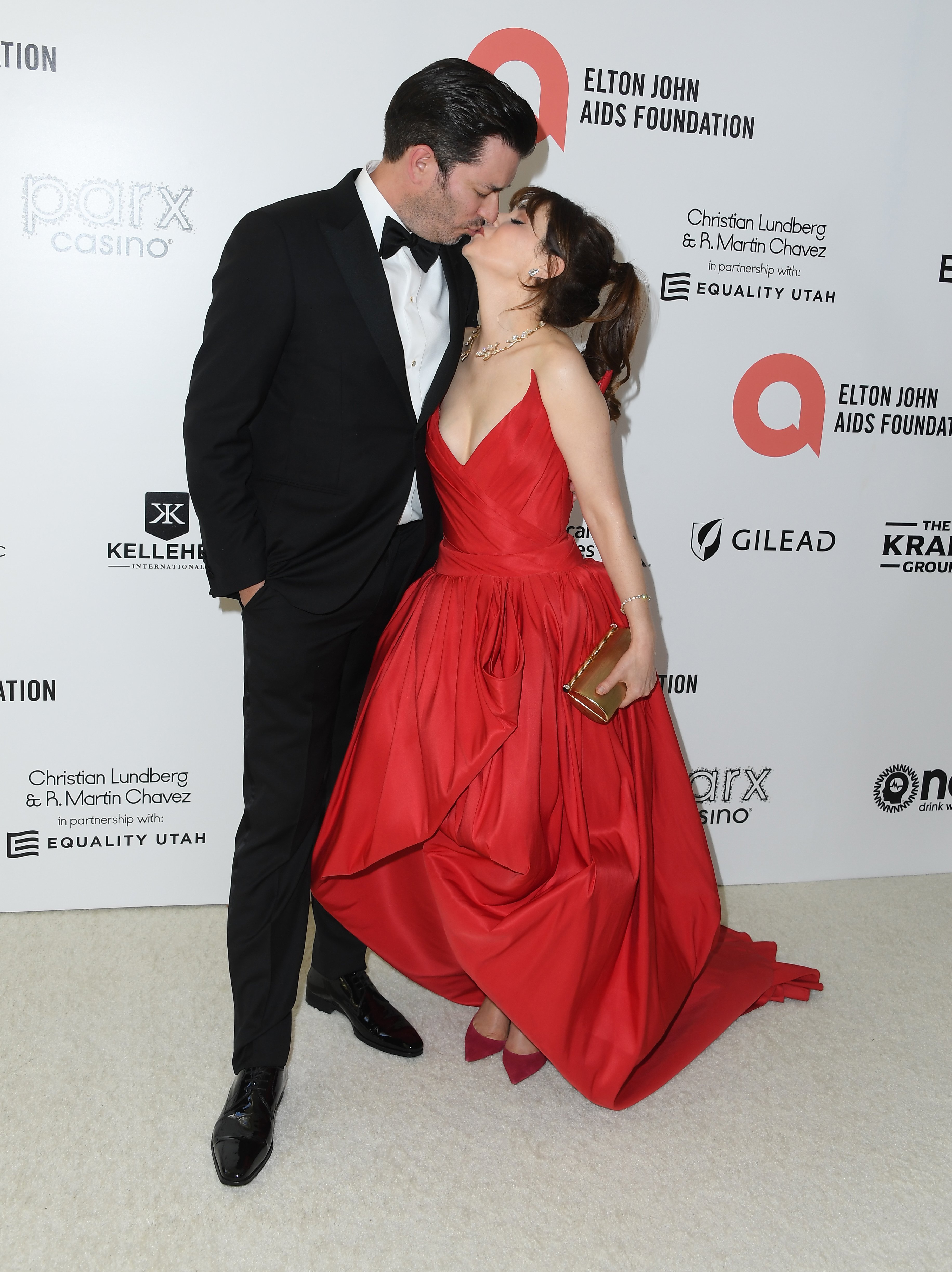 Jonathan Scott, Zooey Deschanel arrives at the Elton John AIDS Foundation's 30th Annual Academy Awards Viewing Party on March 27, 2022 in West Hollywood, California | Source: Getty Images
