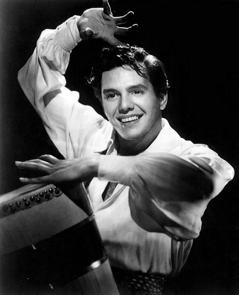 Publicity photo of Desi Arnaz. | Source: Wikimedia Commons Publicity photo of Desi Arnaz. | Source: Wikimedia Commons