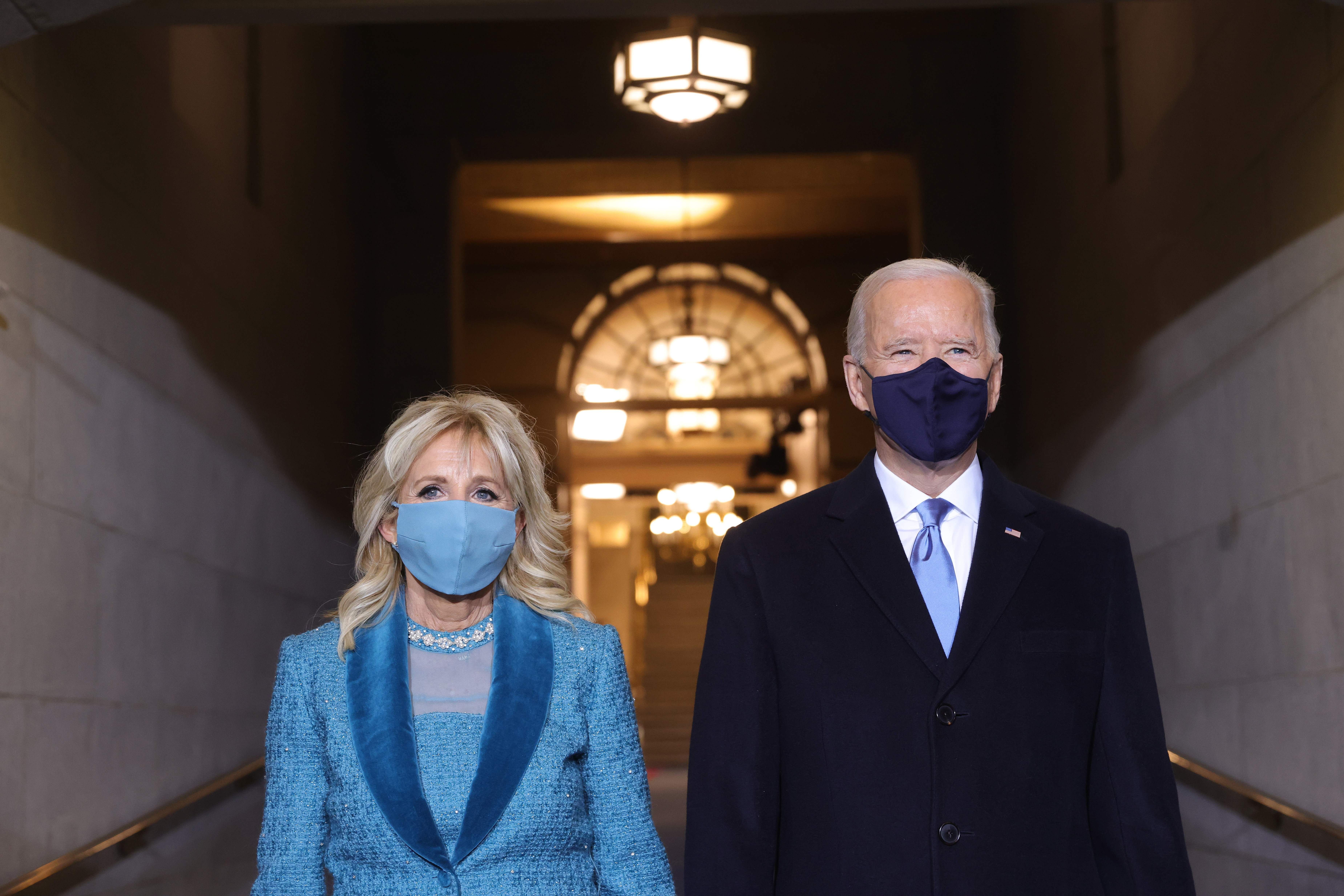 Joe Biden and Jill Biden arrive before his inauguration as the 46th President of the United States on the West Front of the US Capitol in Washington,DC on January 20, 2021. | Photo: Getty Images. 