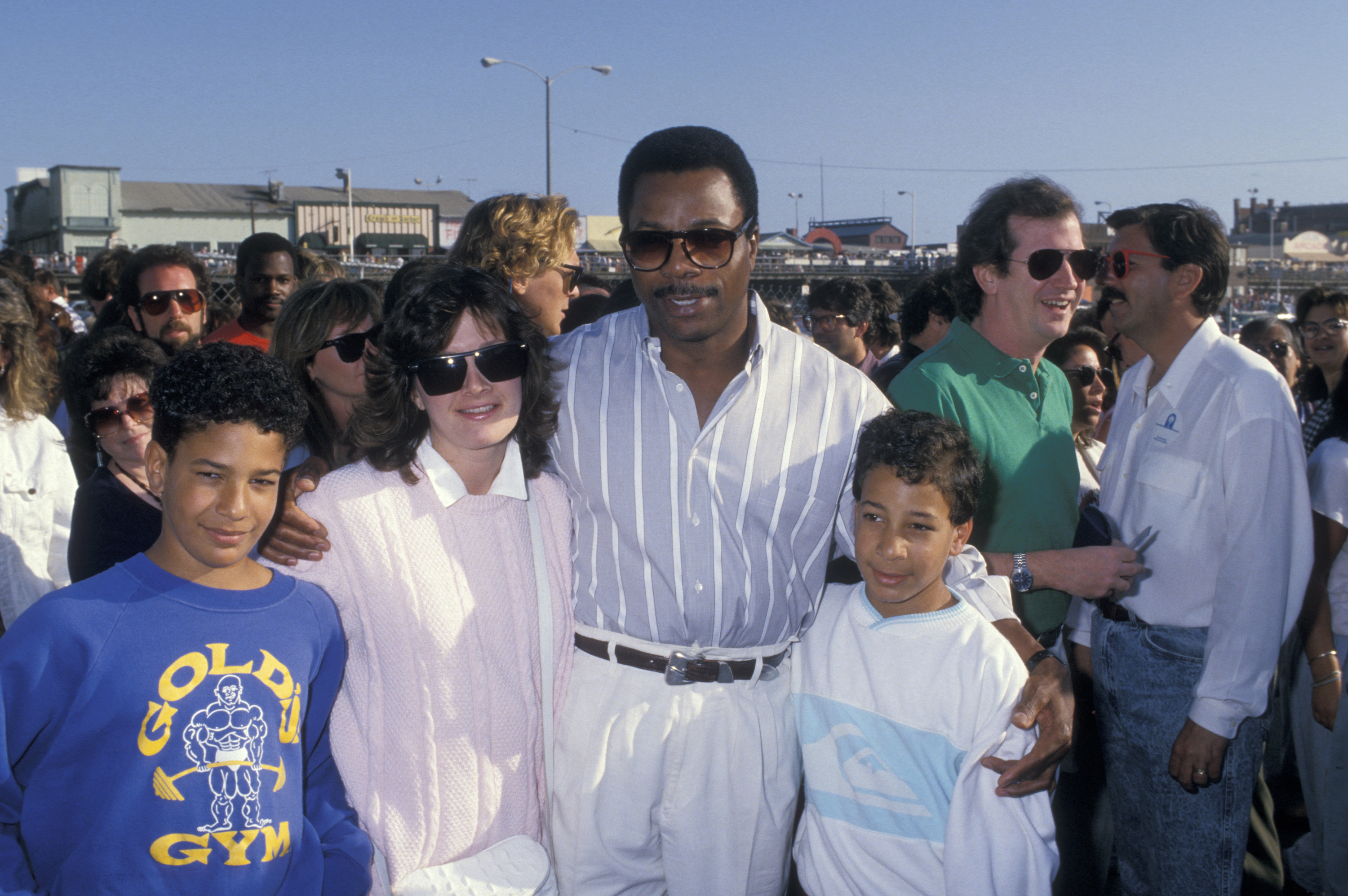 Actor Carl Weathers, wife and family attending Cirque du Soleil performance on March 27, 1988 at the Santa Monica Pier in Santa Monica, California. | Source: Getty Images